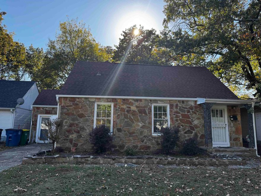 Built in 1920, this charming home has stood the test of time. From the outside it has kept its originality, on the inside it has been renovated with modern amenities.   This house counts with an extra space that could be used for a home office, gym, or for anything you would like to accommodate it for. Property includes and goes down to the creek. A short walk away from idlewild park and Lakewood lakes.