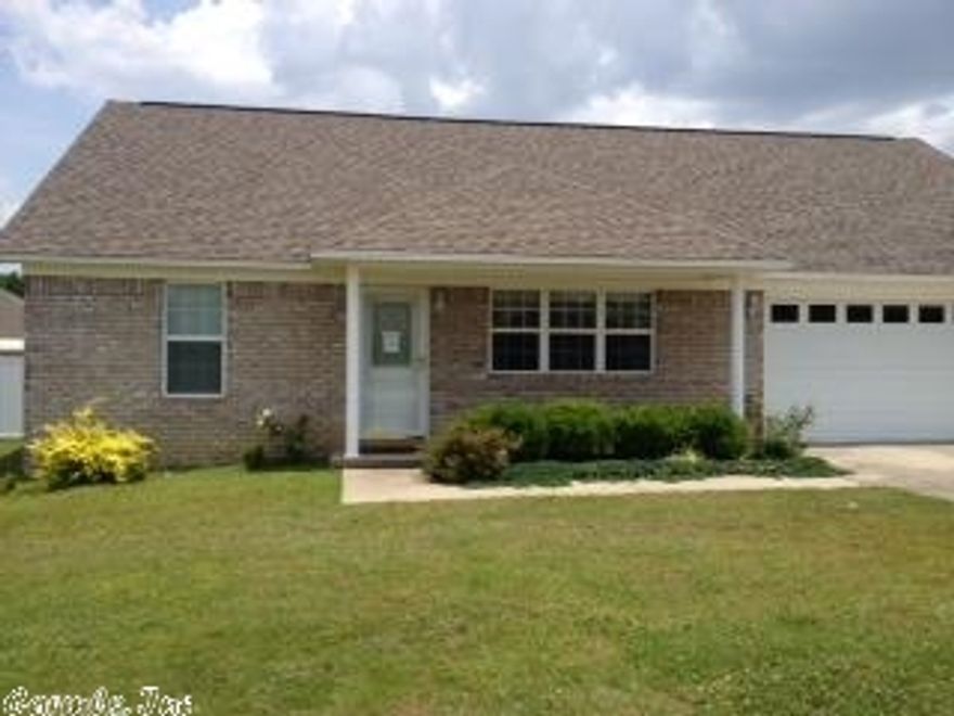 This 3BR 2BA house has been very well taken care of. Looks brand new. Living room open the the kitchen. Breakfast bar. Large master. Nice back yard.