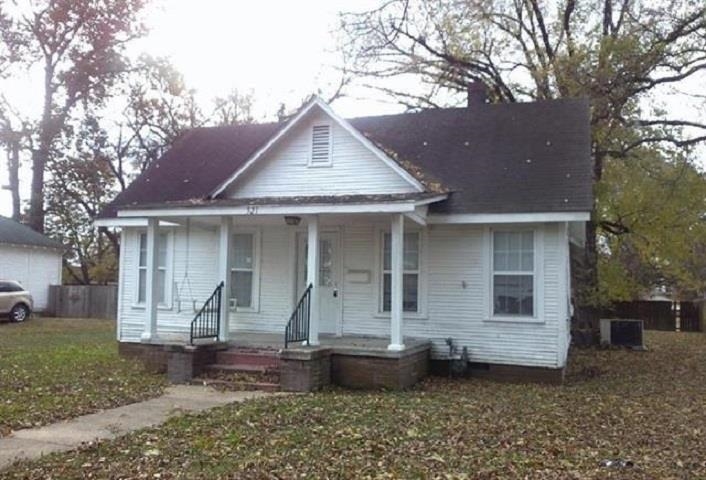 Flying on to the rental market is 521 W. Hale Ave in Osceola, AR! This is a large 3 bedroom, 1 bathroom home with an upstairs bonus area! This home has charm from the moment you pull up outside. This home has a large front porch perfect for sitting and having morning coffee or reading a book. Upon entering the front door, you will be greeted with a large living room. You can go to the left to find a formal dining room, and then continue on in to a kitchen perfect for any chef! If cooking isn't for you then you can observe the chef from the breakfast nook! If you continue into the hallway, you will find 3 large bedrooms and a bathroom. At the end of the hallway, you will find a stairway that leads up to a bonus room! This bonus room is perfect for adults, teens, or kids and has endless possibilities for use! This home also offers a large yard perfect for bbq's! This home won't last long so call today to schedule your tour!