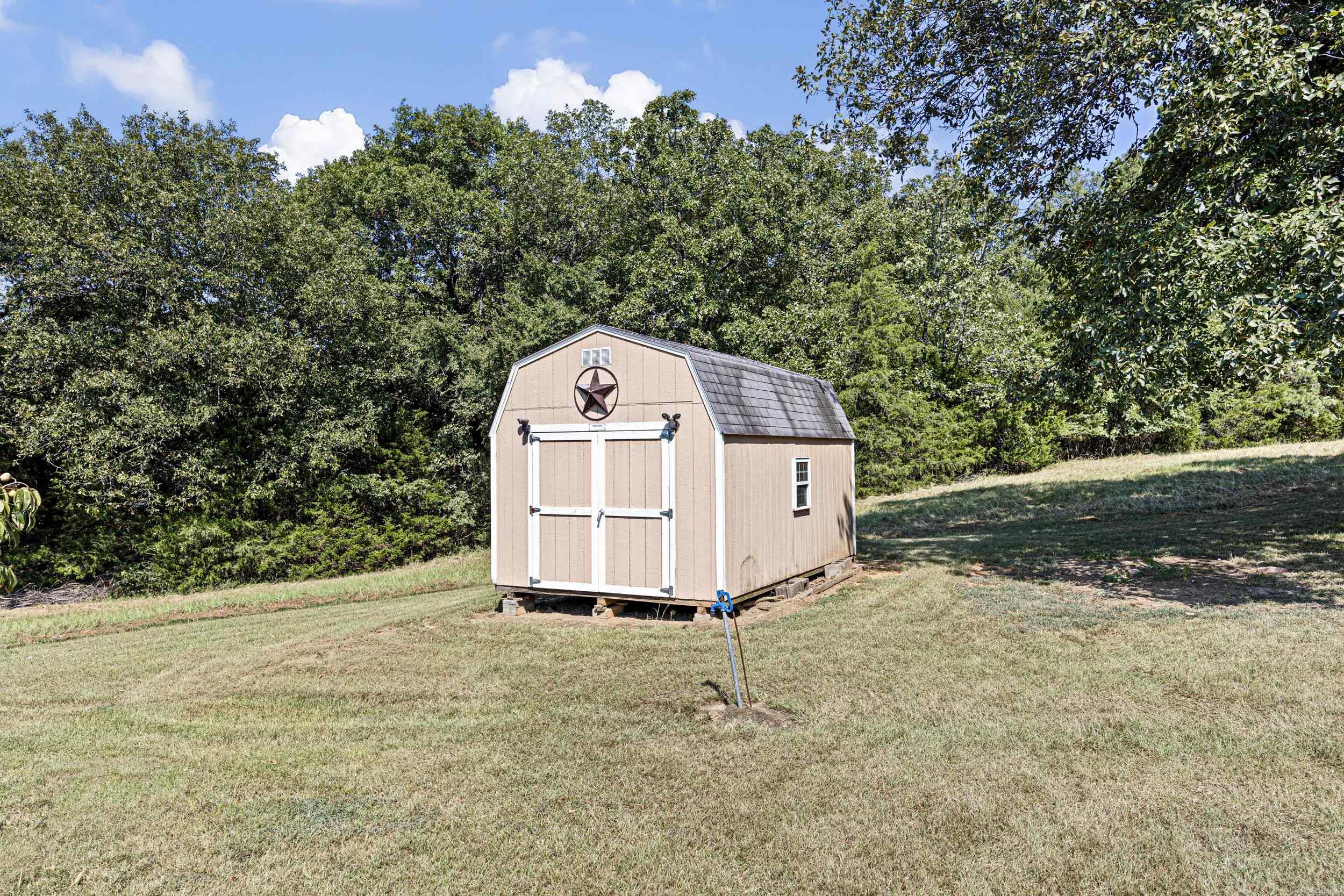CLARKSVILLE REAL EST - Residential