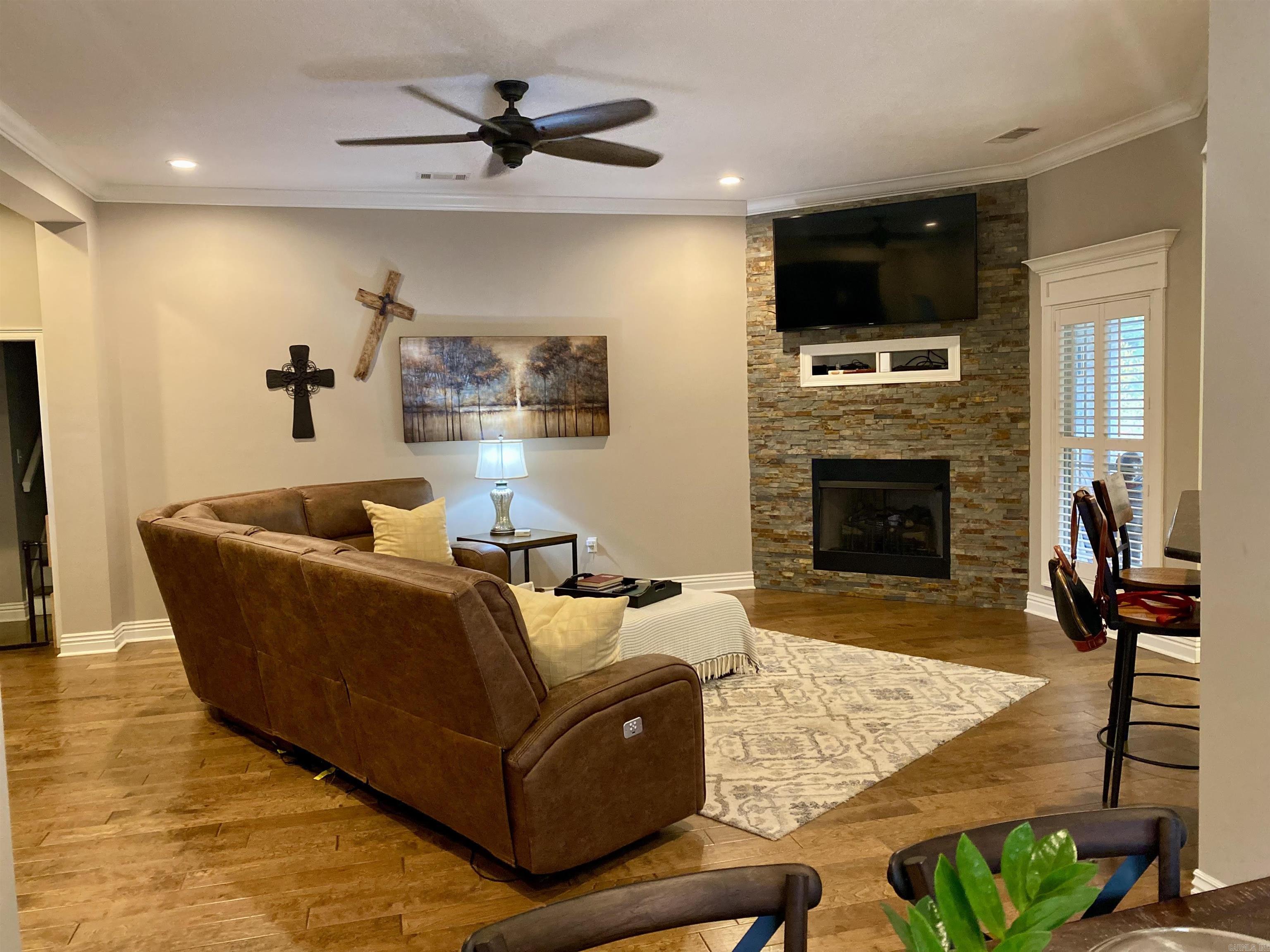 VALLEY VIEW MANOR - Residential