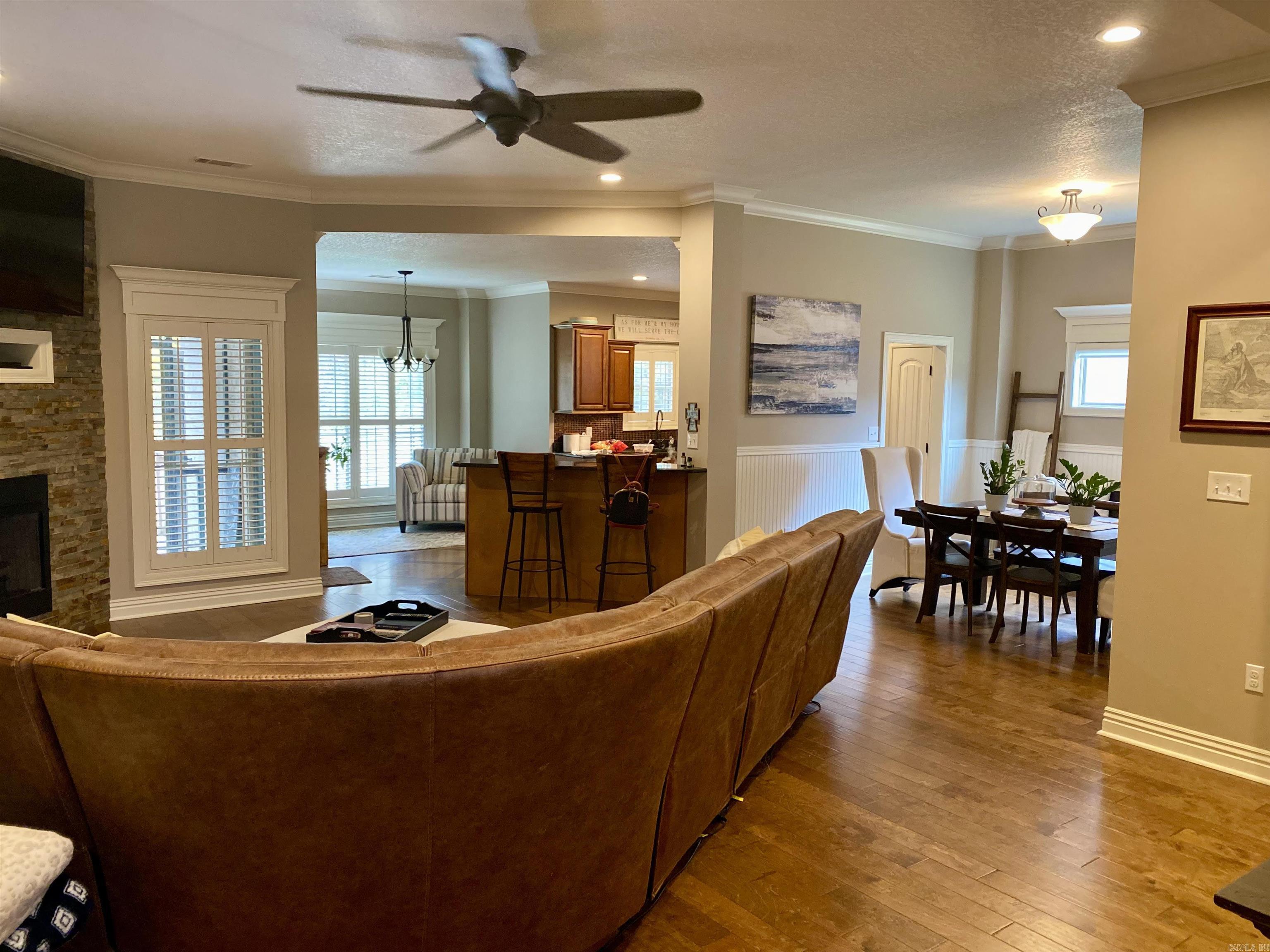 VALLEY VIEW MANOR - Residential