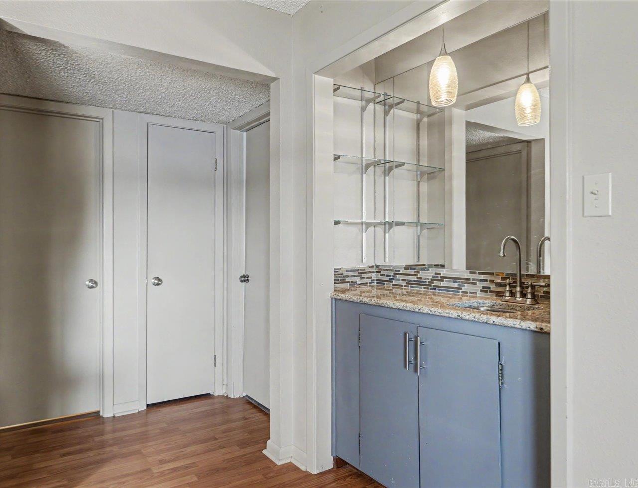 WILLOW COVE CONDOMINIUMS - Residential