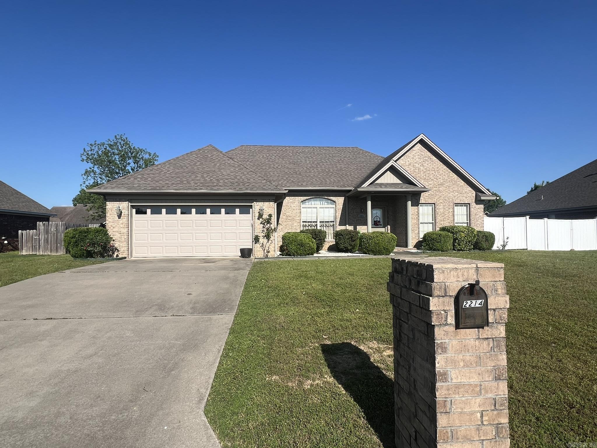 You'll be greeted with custom built wall of shelving and mantle that surround the built-in gas fireplace at this beautiful move in ready 3 bedroom 2 bath house in Valley Elms. The home has 10' ceilings & crown moldings throughout the living, dining & kitchen. Master suite has 9' tray ceiling, kitchen has granite countertops, and the extended covered patio makes the back yard a great outdoor entertaining space.