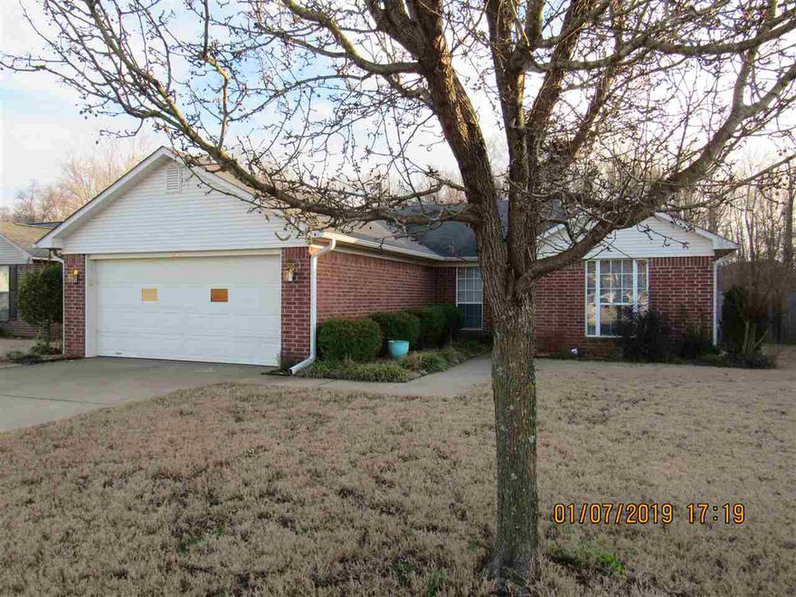 Well maintained 3 bedroom home, split bedroom plan, tile floors in the wet areas, box ceilings, freshly painted interior, all kitchen appliances including refrigerator, washer & dryer hook-ups, fully fenced yard, 2 car garage. Pets negotiable with a non-refundable pet deposit.