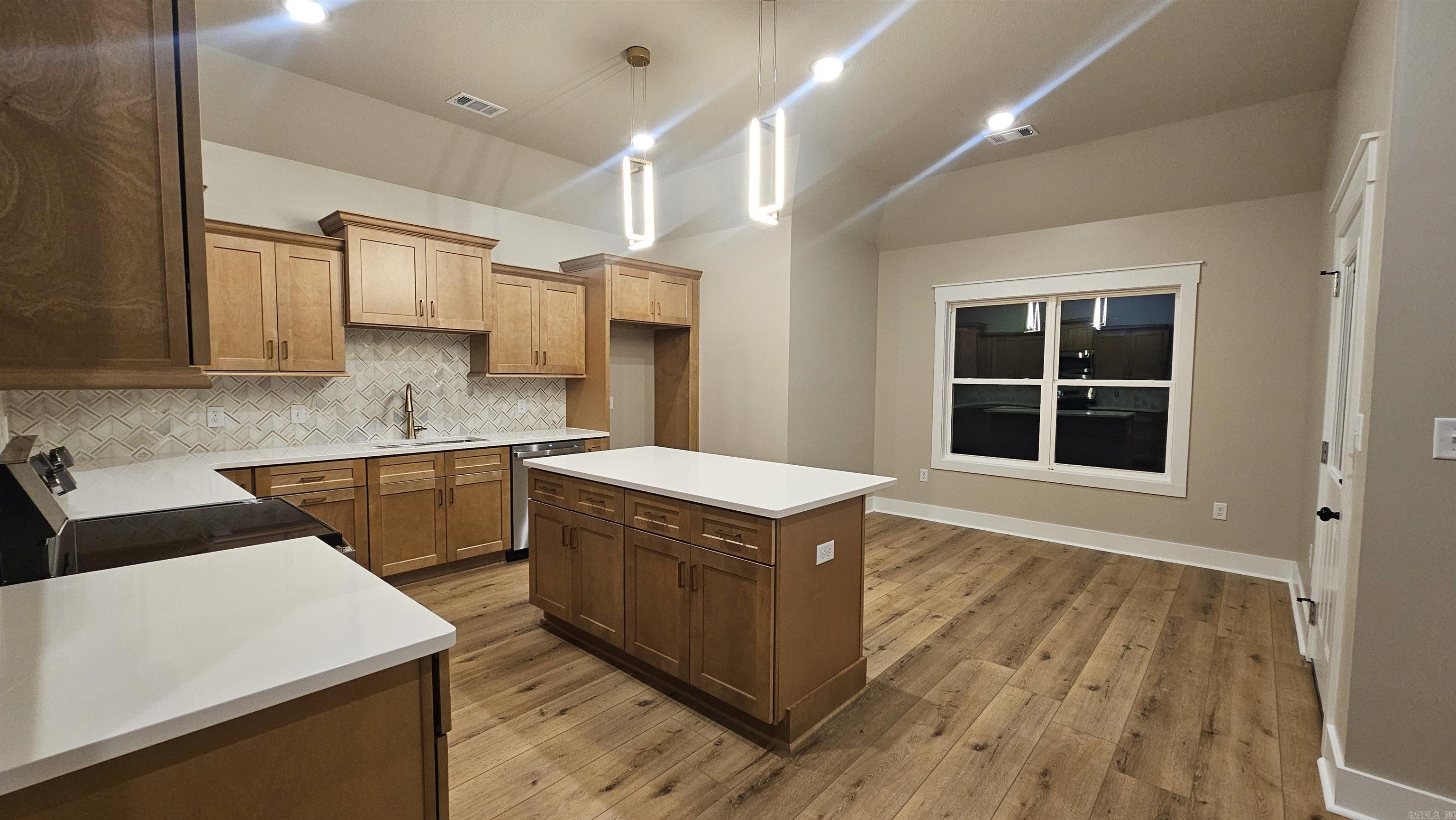 SIERRA HILLS - Residential