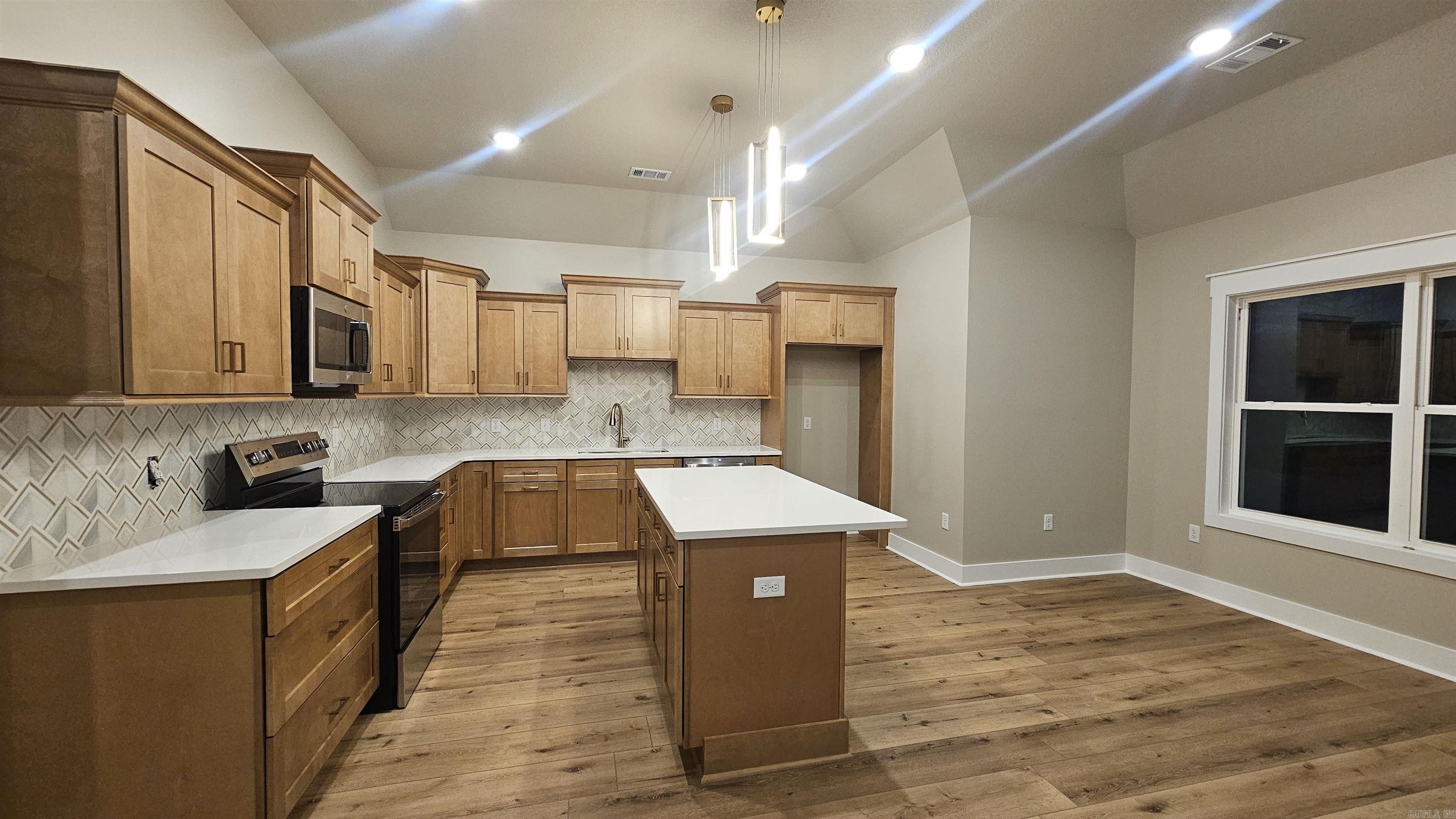 SIERRA HILLS - Residential