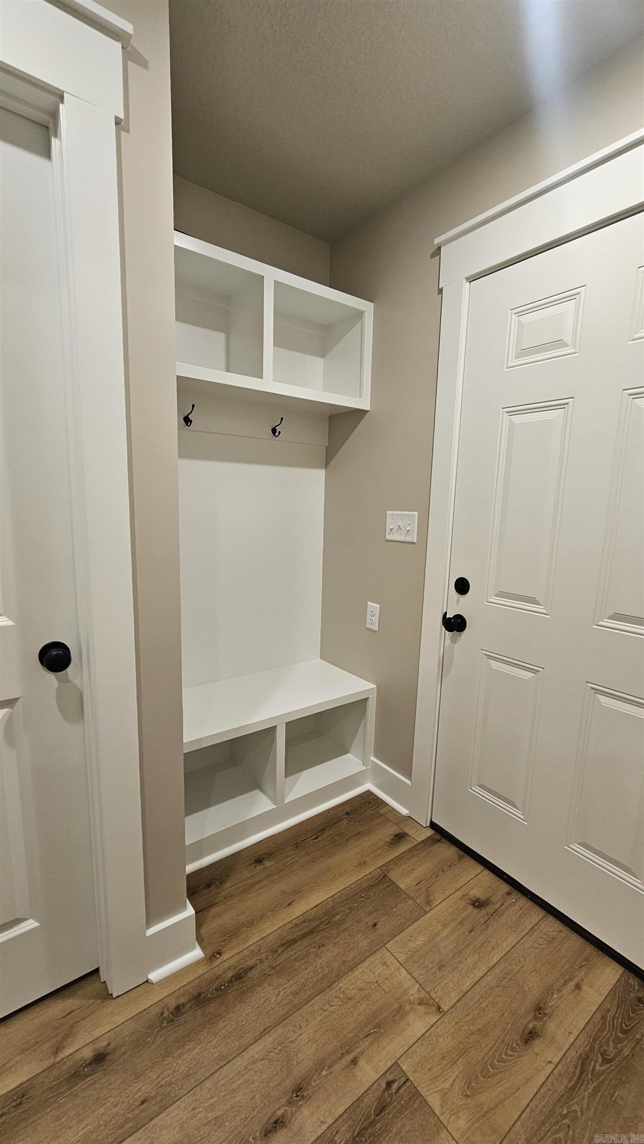 SIERRA HILLS - Residential