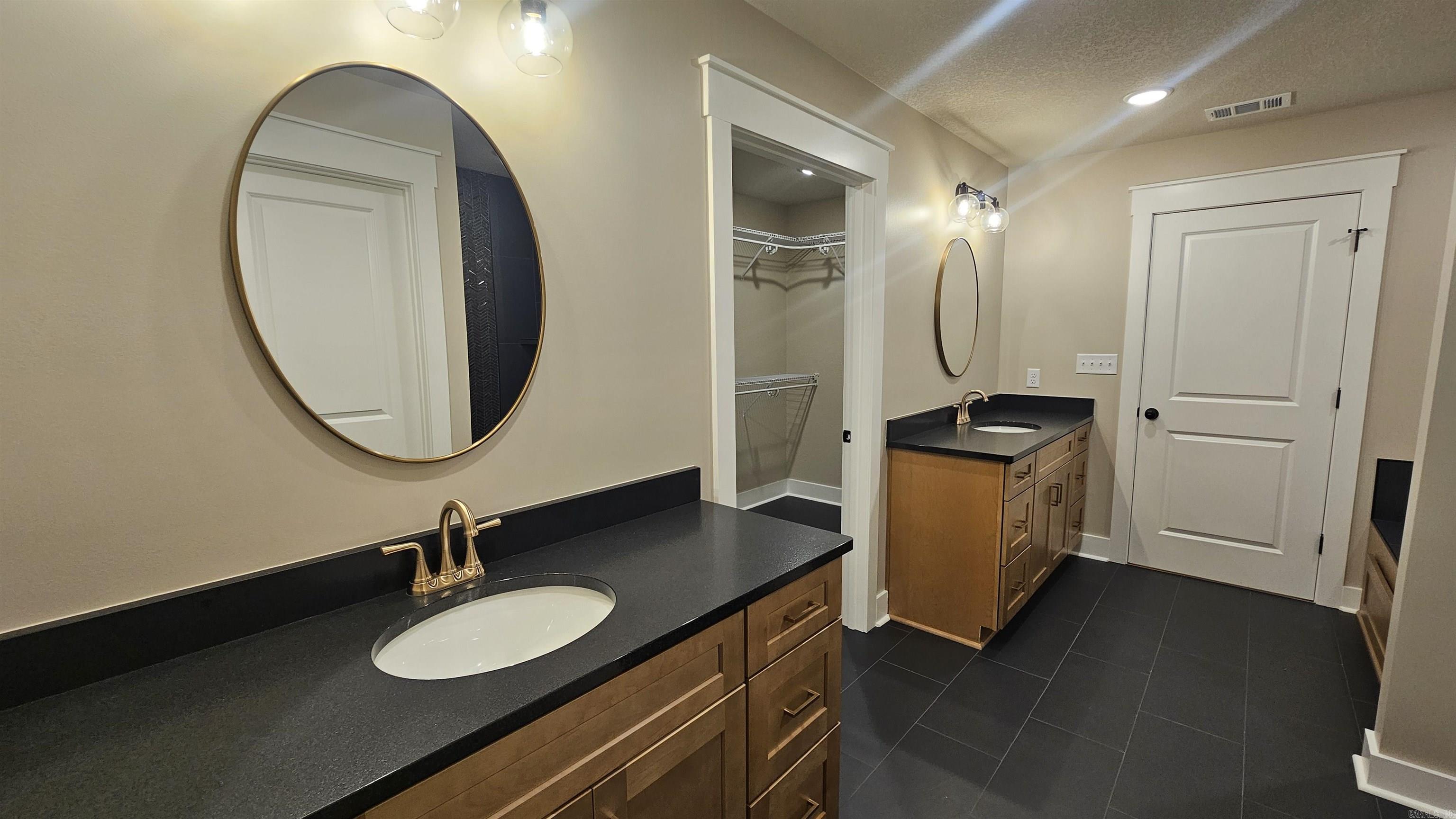 SIERRA HILLS - Residential