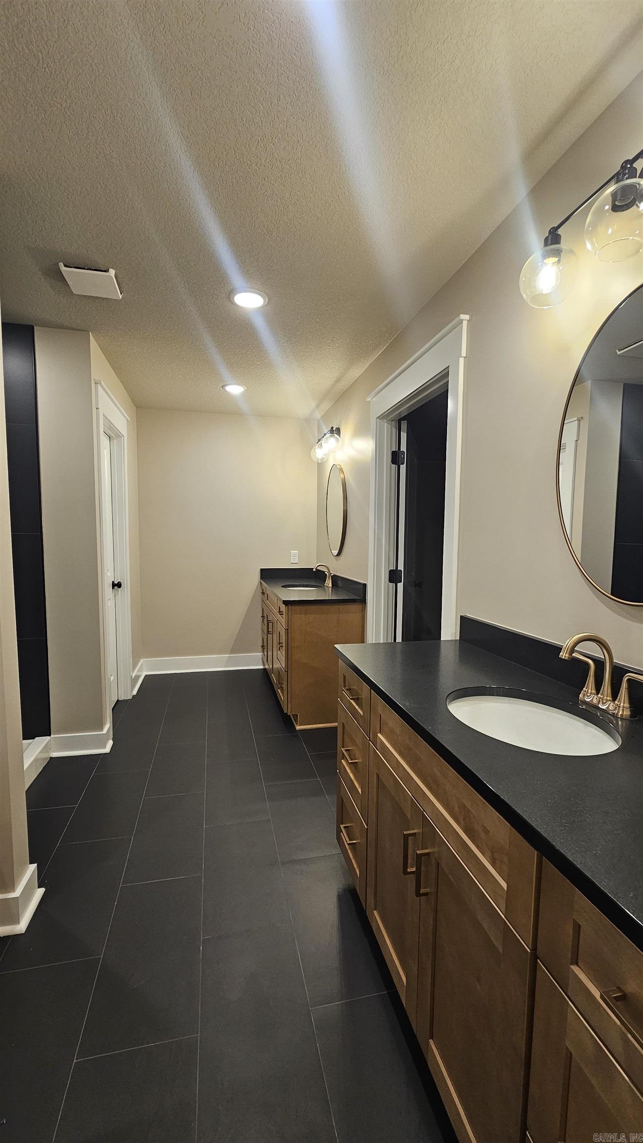 SIERRA HILLS - Residential