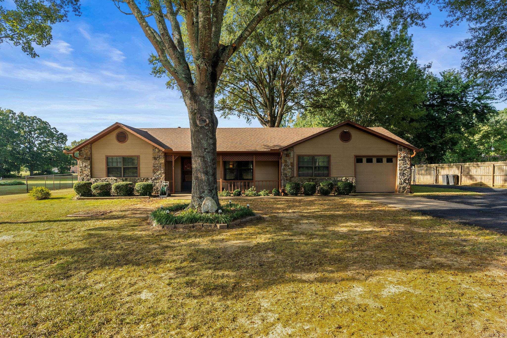 Charming 3-bedroom, 2-bath home featuring a spacious 32x32 heated and cooled shop with its own half bath! Inside, youāll love the brand-new flooring throughout and the peace of mind with a brand-new roof and HVAC system installed in 2024. This home blends comfort, convenience, and functionalityāperfect for everyday living or hobby space needs. This one is a must see!