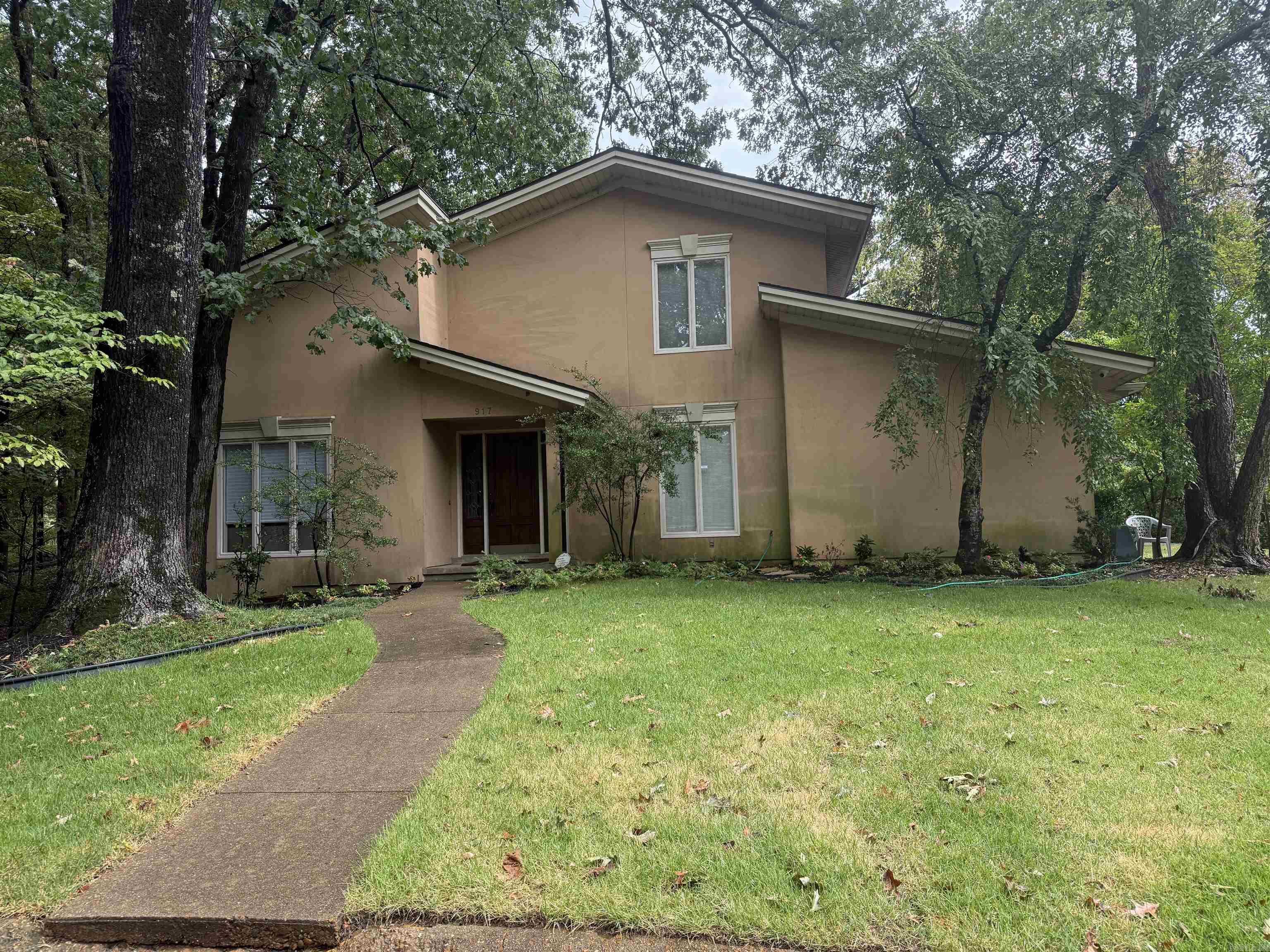 Nestled on a wooded lot in a cul-da-sac, this beautifully landscaped, stucco home is move in ready. The open floor plan offers a nice size family room with vaulted ceilings and a gas fireplace. Large windows show a lovely view of the wooded lot. The kitchen has great counter space with under the cabinet lighting. Abundant cabinets and drawers. The eat-in kitchen has full size window. An enormous laundry room with more storage space. Four bedrooms could easily be converted to five bedrooms. All closets are spacious and have built-in closet organizers. Storage is plentiful throughout the home. Two bedrooms are upstairs and share a Jack and Jill bathroom. Both have double vanities. A two car garage is accessible from the Hwy 284 entrance.