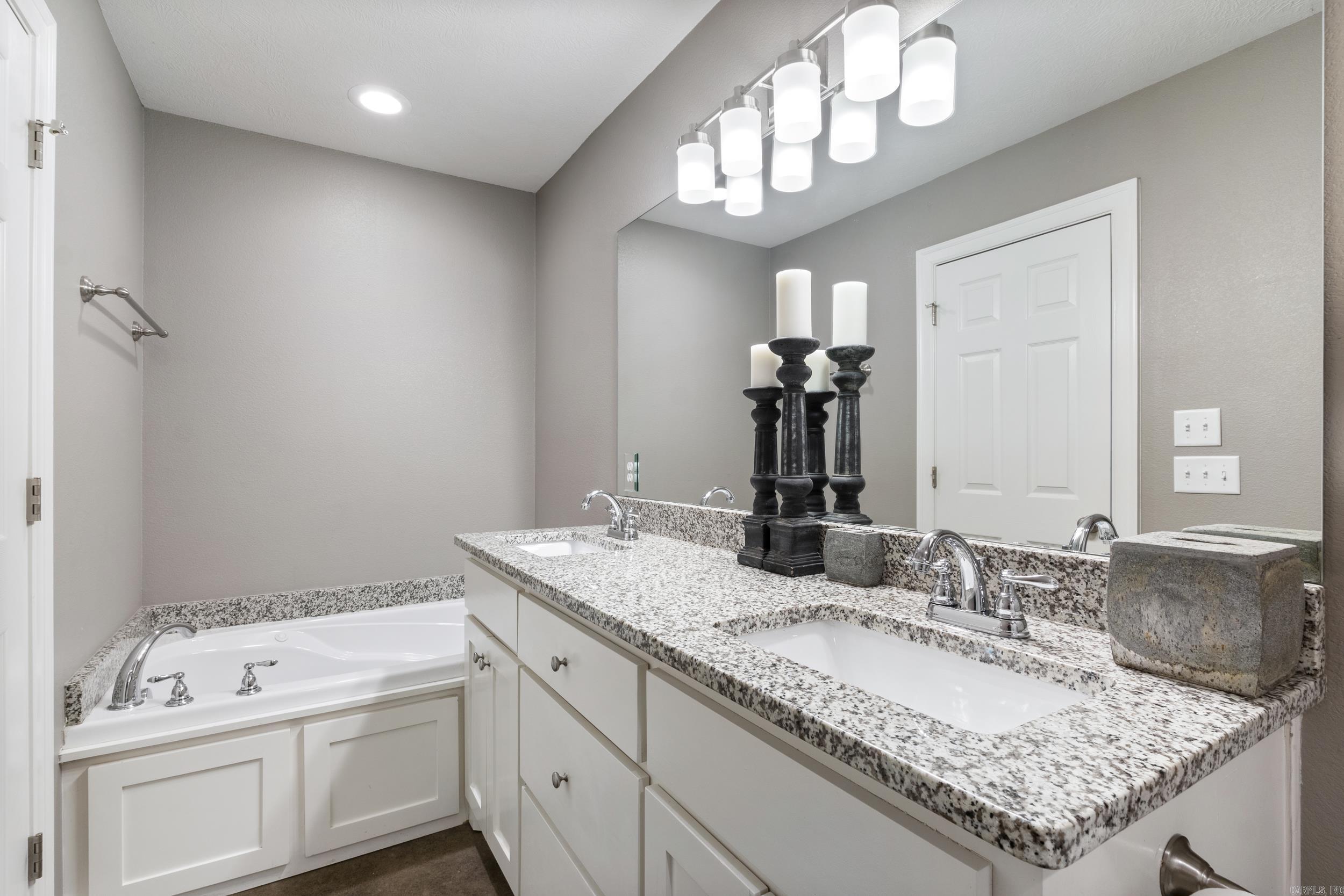 JEWELS ESTATES - Residential