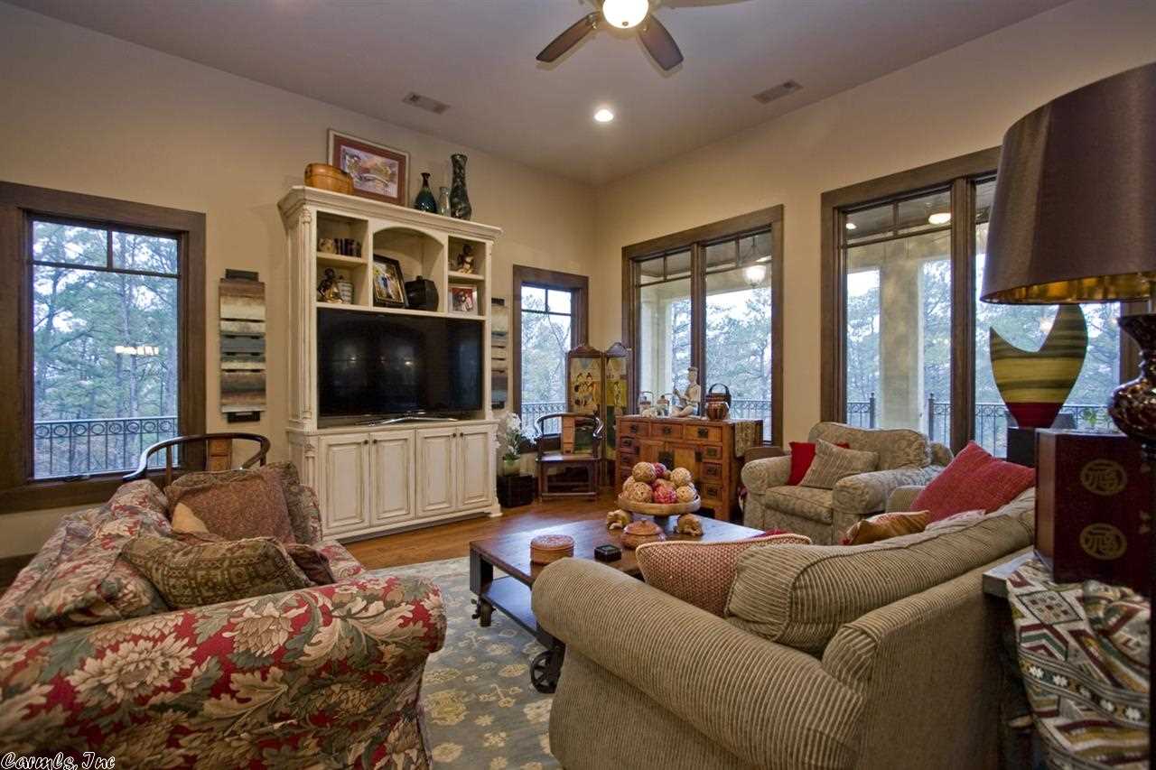 CHENAL DOWNS - Residential