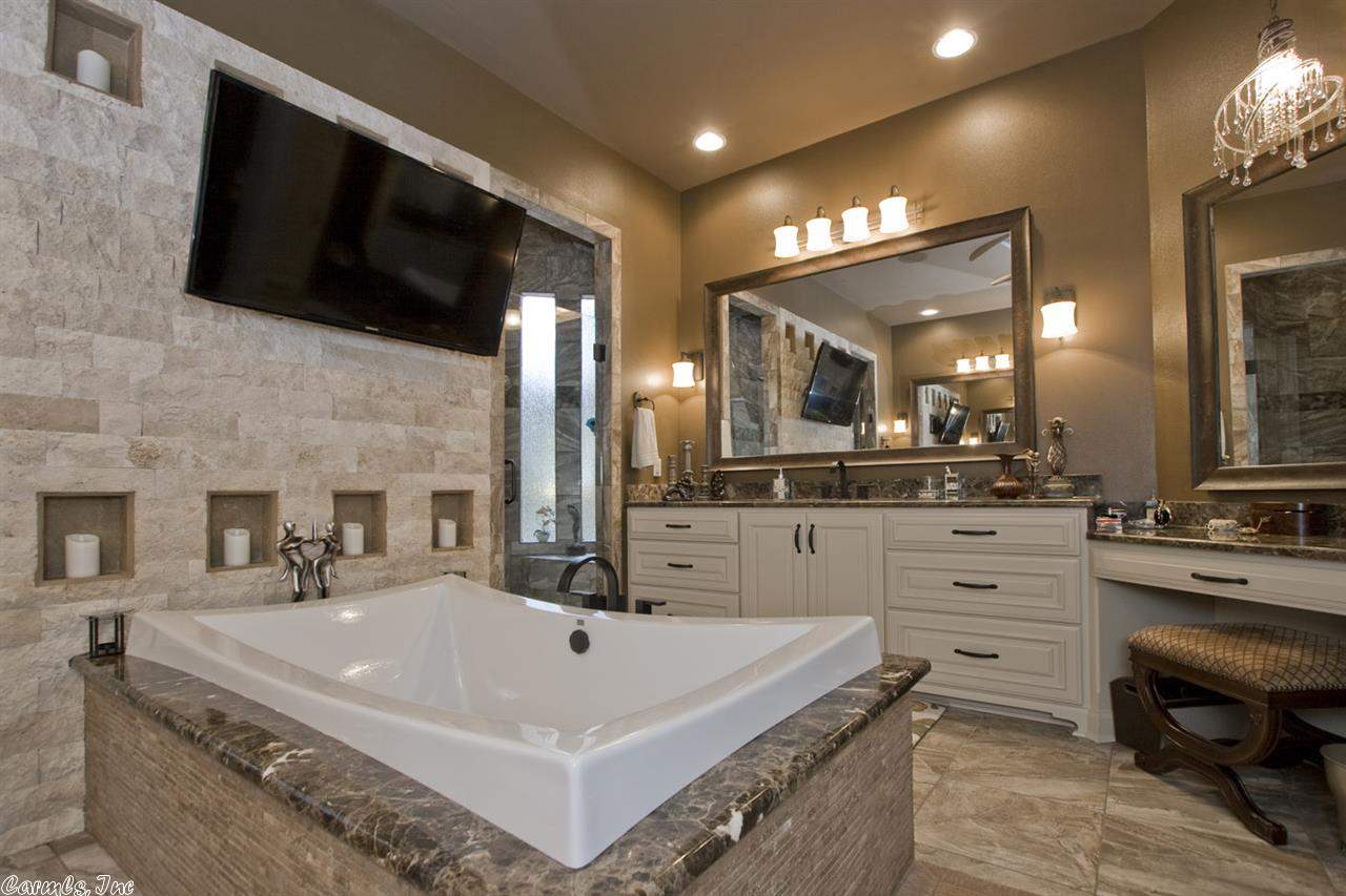 CHENAL DOWNS - Residential