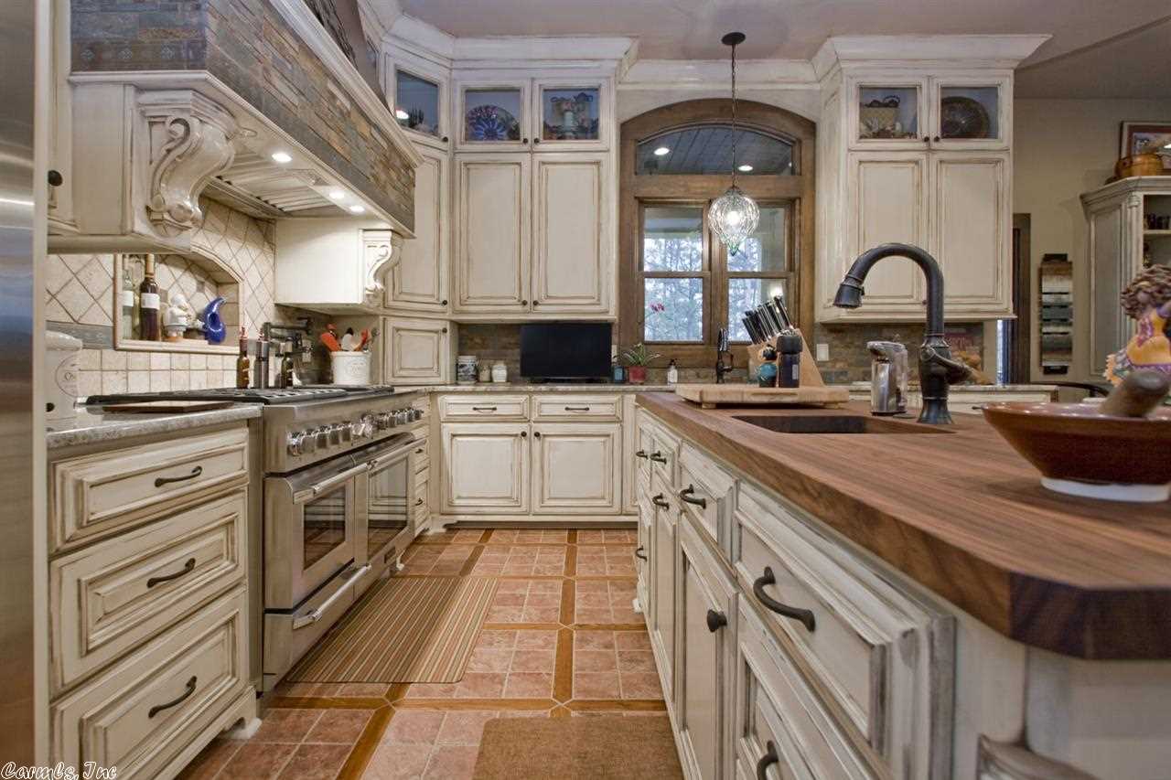 CHENAL DOWNS - Residential