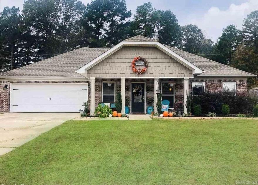 This adorable place is perfect. 3 Bedroom,2 Bath. With beautiful hardwood flooring. And gorgeous Granite counter tops. It’s a must see. Enjoy your afternoons on the expanded patio with stamped concrete for that extra beauty. Privacy fence is a plus. This home also comes with a storage building that will be left for the new owner. Don’t wait,this jewel won’t last long. ??
