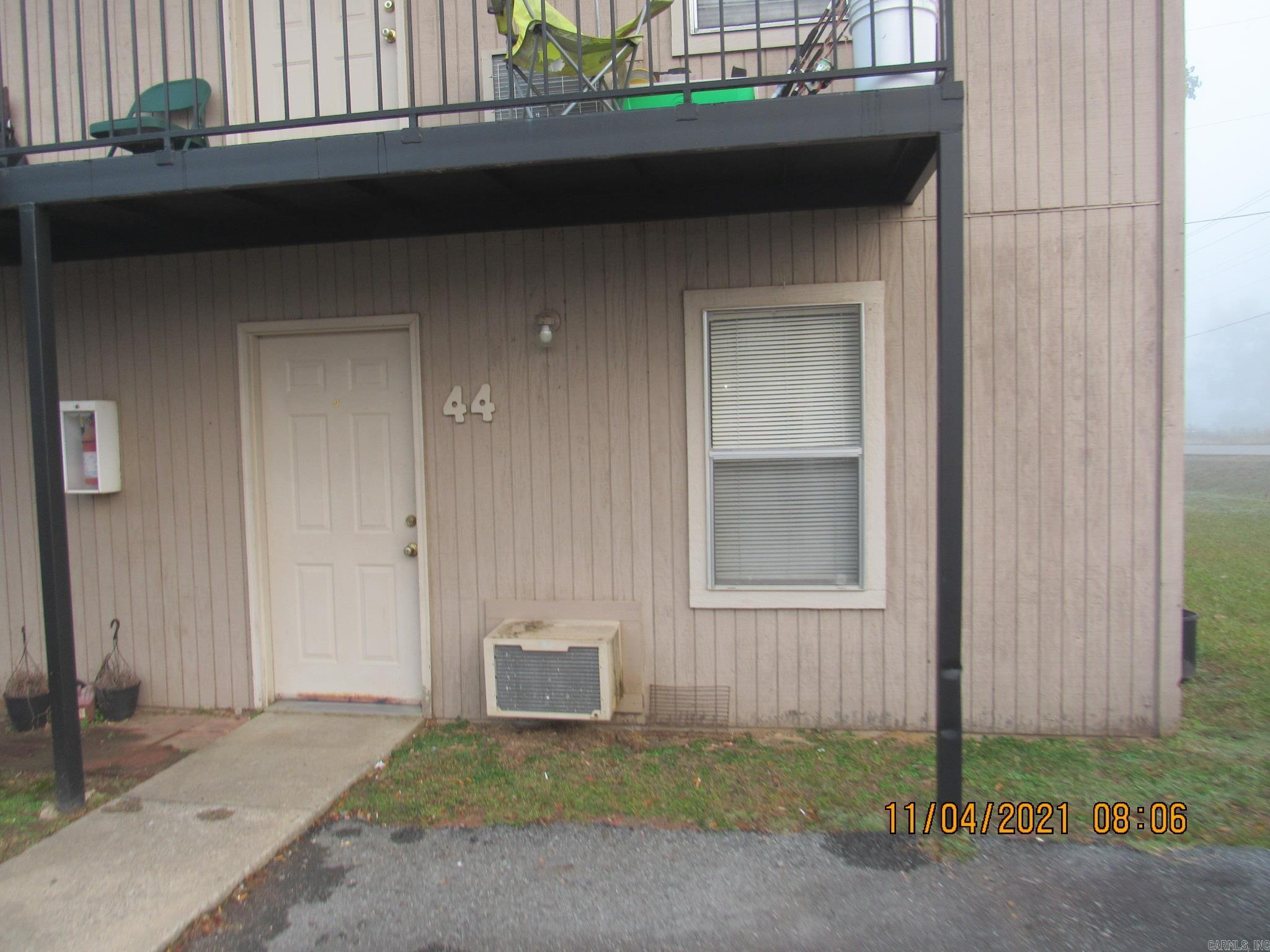 1-bedroom 1-bath lower-level unit, newer carpet & vinyl throughout, newer stove, new refrigerator, all new kitchen cabinets, large bedroom, window unit that is both heat & cool, coin operated laundry facility on site. No Pets.***PLEASE NOTE WE DO NOT ADVERTISE ON CRAIGSLIST OR FACEBOOK. ANY LISTING OF OURS SEEN IS A SCAM!!!***