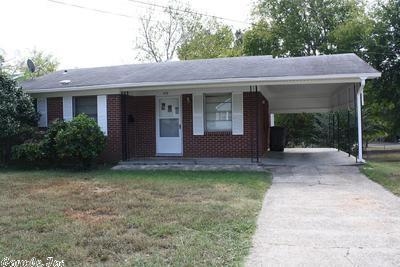 Great Investment Property! Currently leased for $650 per month.Nice fenced in back yard. Convenient location near Oaklawn Race Track.