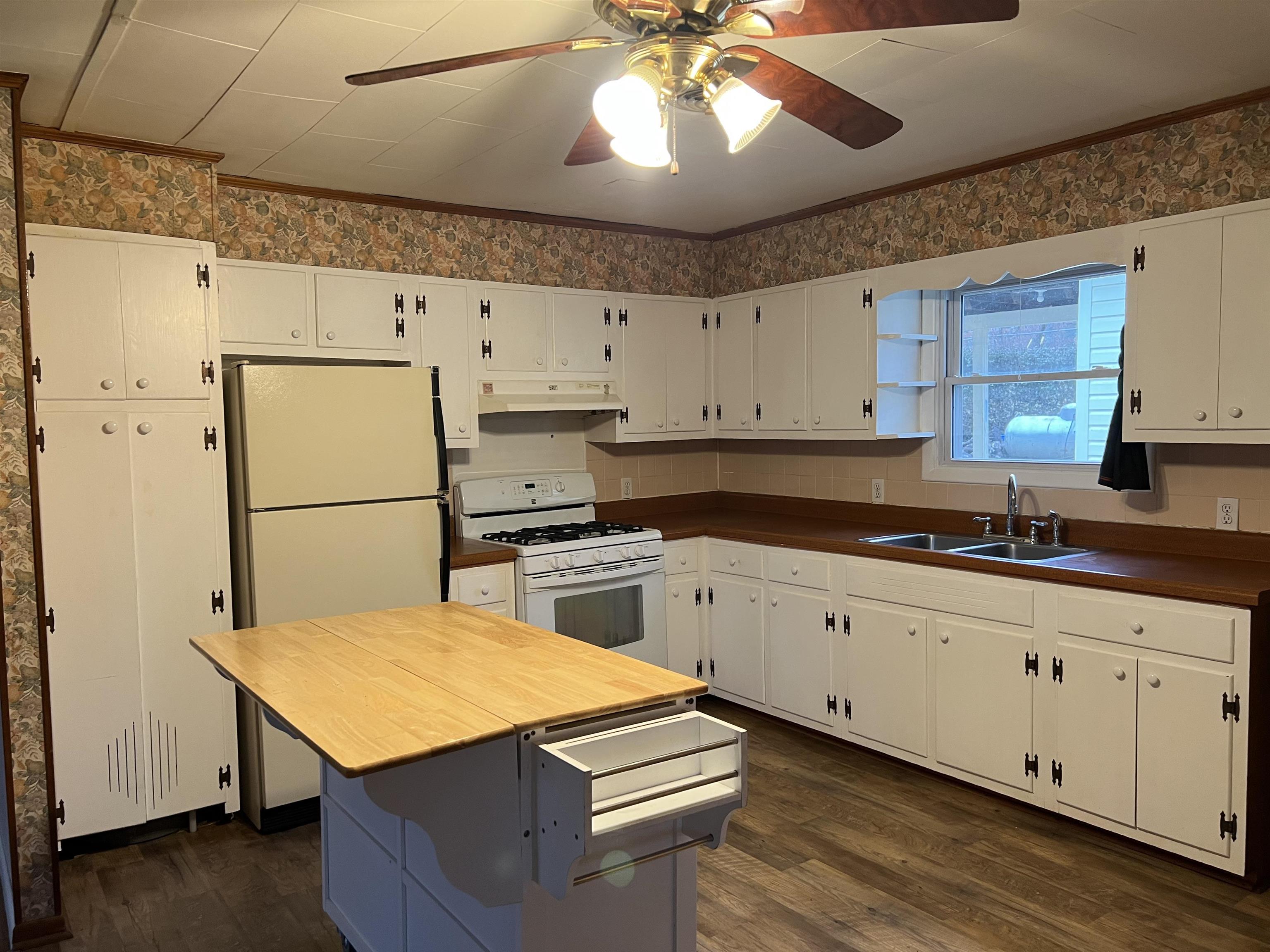 LAKE FORREST ADDN - Residential