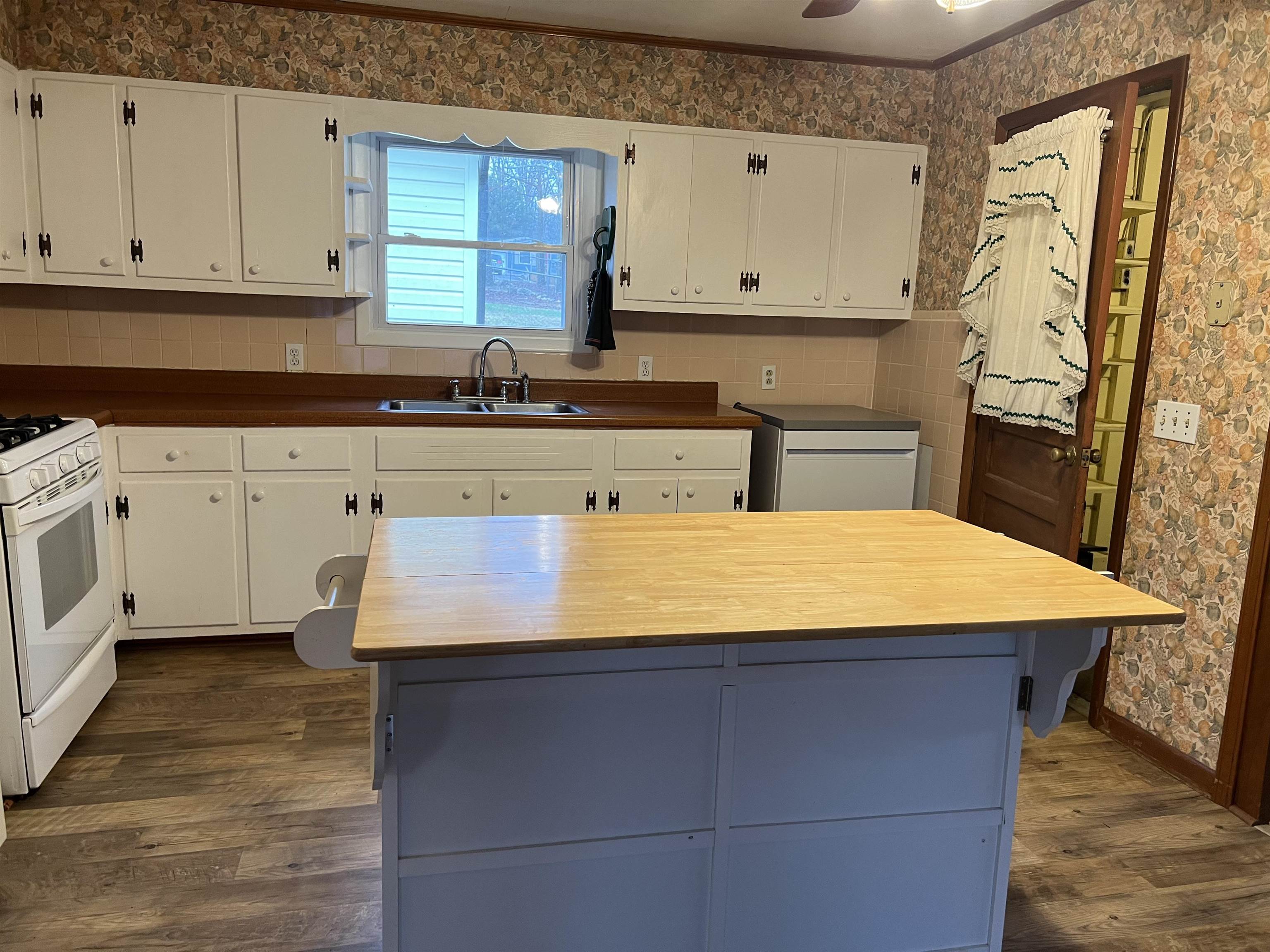 LAKE FORREST ADDN - Residential