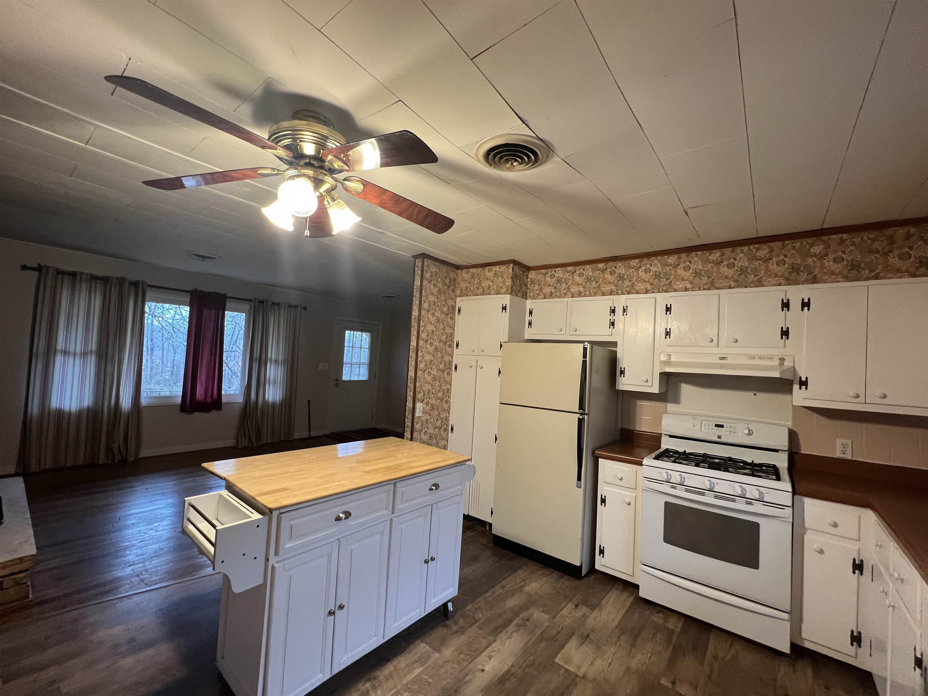 LAKE FORREST ADDN - Residential