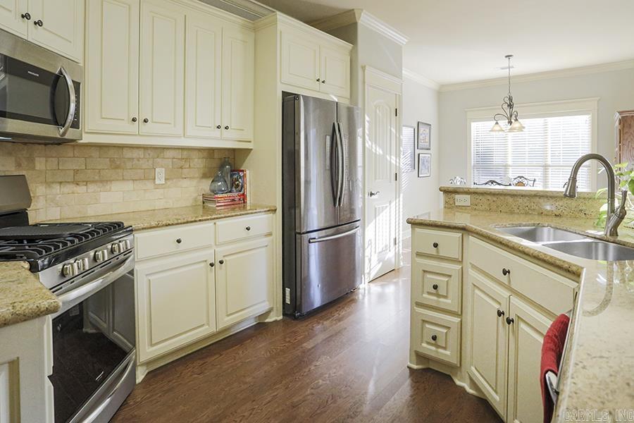 CHENAL VALLEY EPERNAY PLACE - Residential