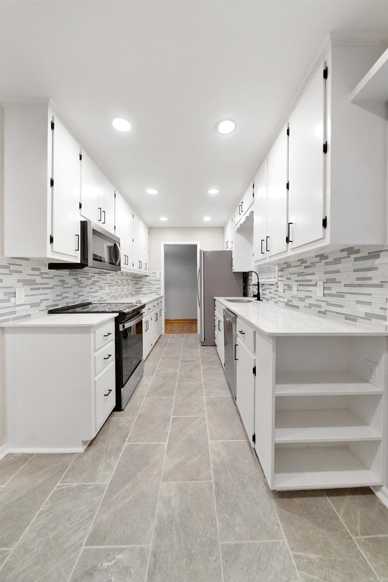 PINE WOOD HILL ADDN - Residential