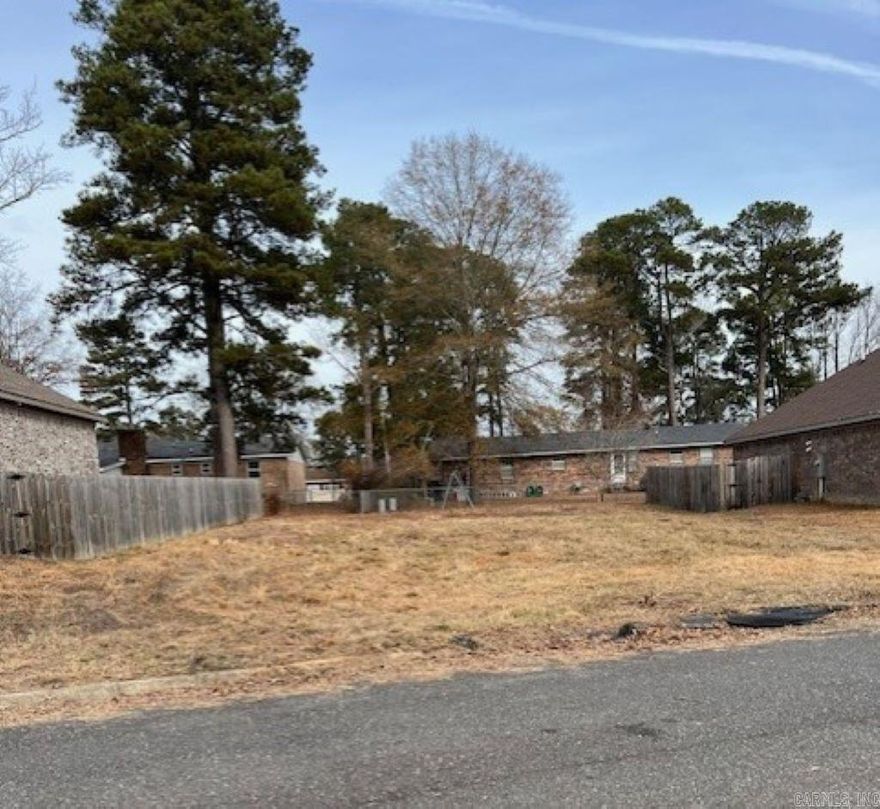 Nice small residential lot ready for building, located in The Gardens subdivision in Arkadelphia.  Close to shopping, doctors offices, and hospital.