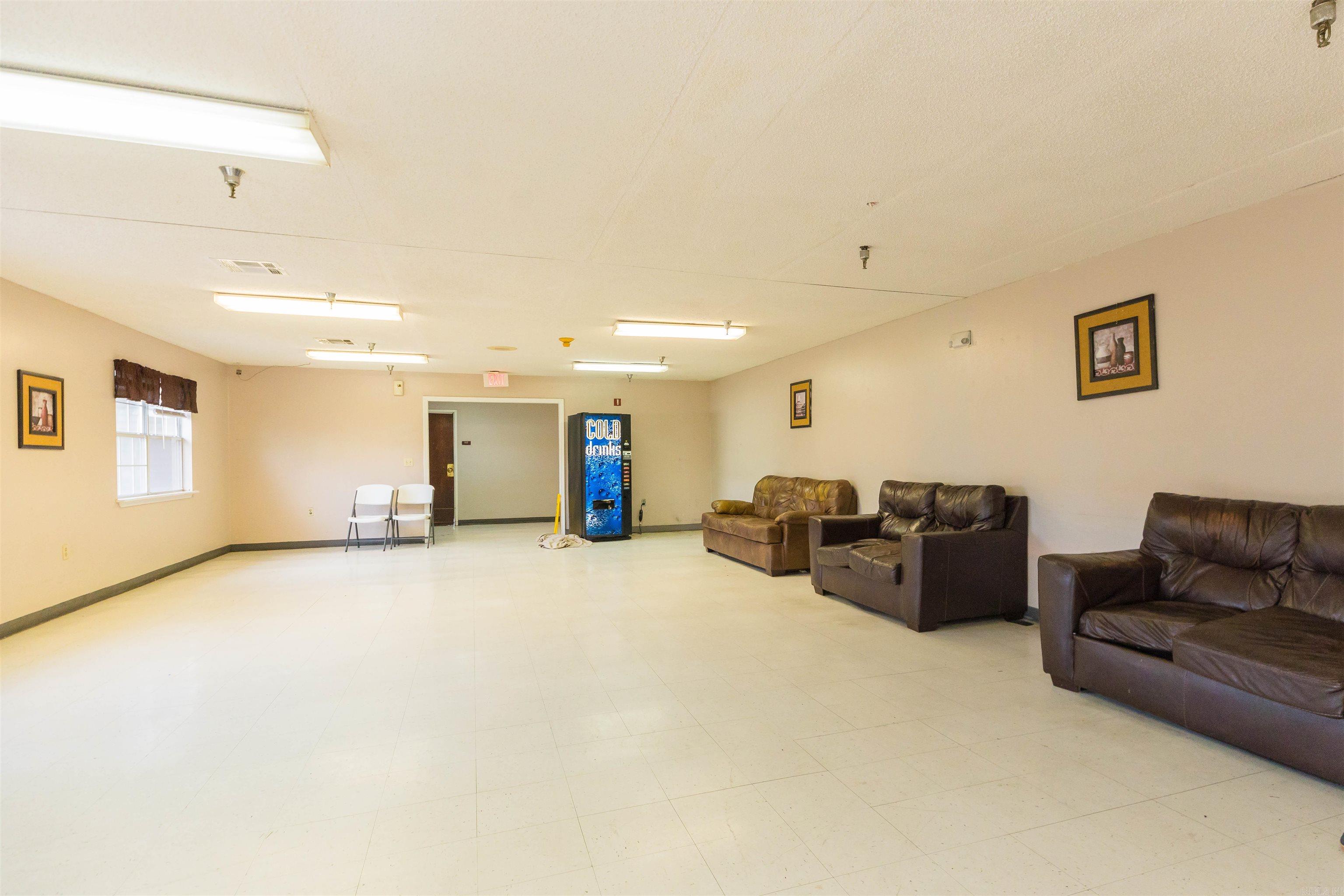 St Francis - Commercial Sale