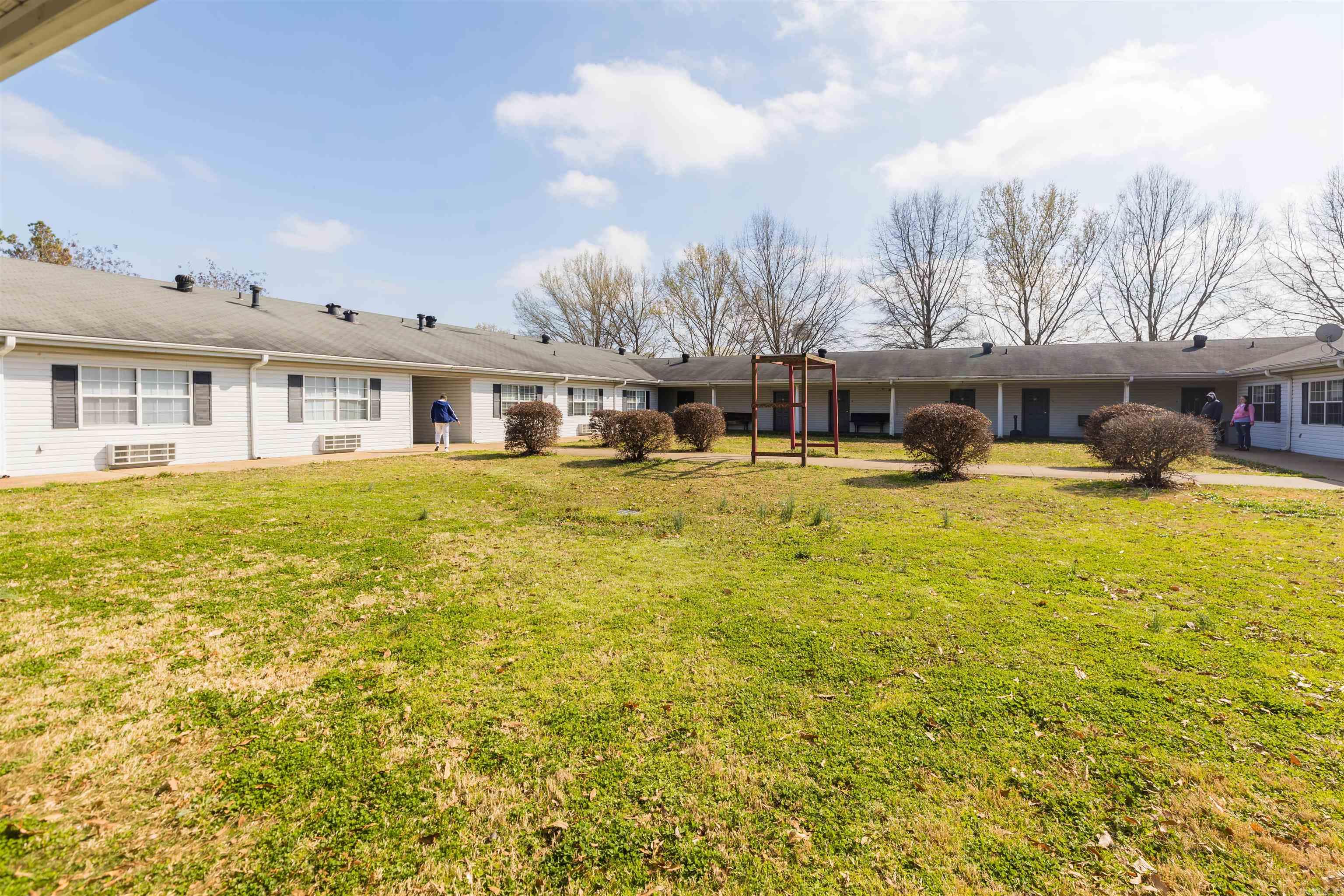 St Francis - Commercial Sale