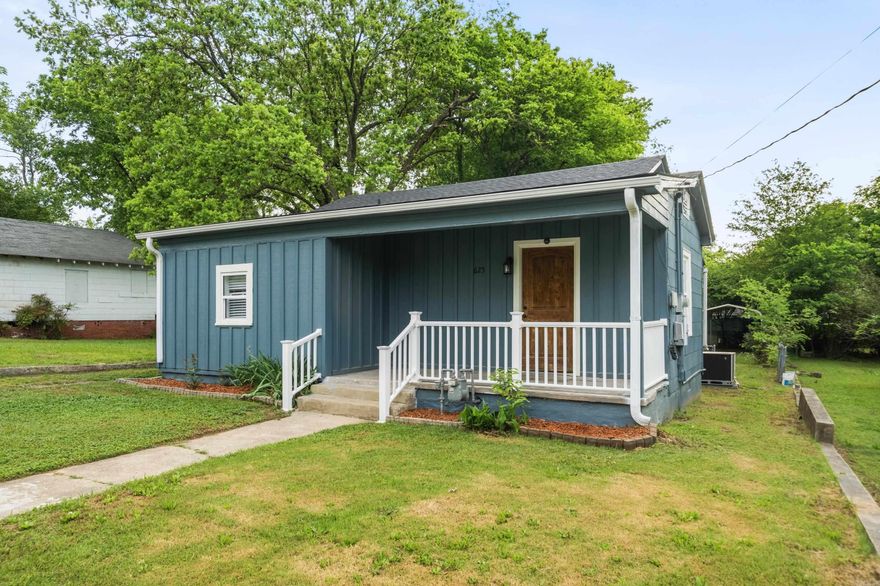 Freshly remodeled ready for new home owners whether you are looking for a starter home or a rental. This is close to everything and has a big backyard.