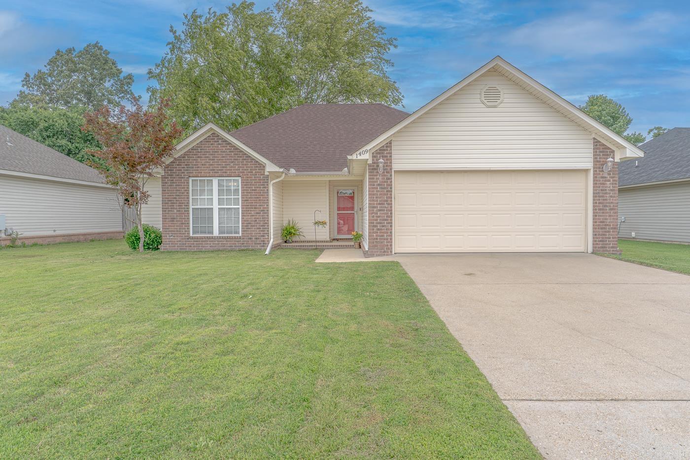 Welcome to Market 1409 Hemingway Circle of the Key West Subdivision in Jonesboro, Arkansas within the Nettleton School District. Situated on a .19 +/- acre level and fenced lot is a 2005 built home wrapped in brick & vinyl, topped with 2024 architectural shingles, and accented by gutters, covered front porch, backyard patio, attached 2 car garage, and storm door. The interior holds: 1,495 sf of well laid out living space that contains a large living room with vaulted ceiling, eat-in kitchen with bar seating, pantry, and ample cabinet & countertop space and access to the exterior, Master with en-suite featuring a nook perfect for a crib or office, en-suite with walk-in closet and shower, jet tub, and dual vanity, 2 spare bedrooms and spare bathroom with shower/tub combo, and laundry room. The Sellers love the fenced in backyard, open living room, natural light, and large Master Suite. Recent improvements include: roof, HVAC, water heater, flooring, and paint. Conveniently located near favorite local amenities such as Arkansas State University and NEA Baptist Hospital, and retail & dining establishments. Call today to schedule your tour and make this house your home.