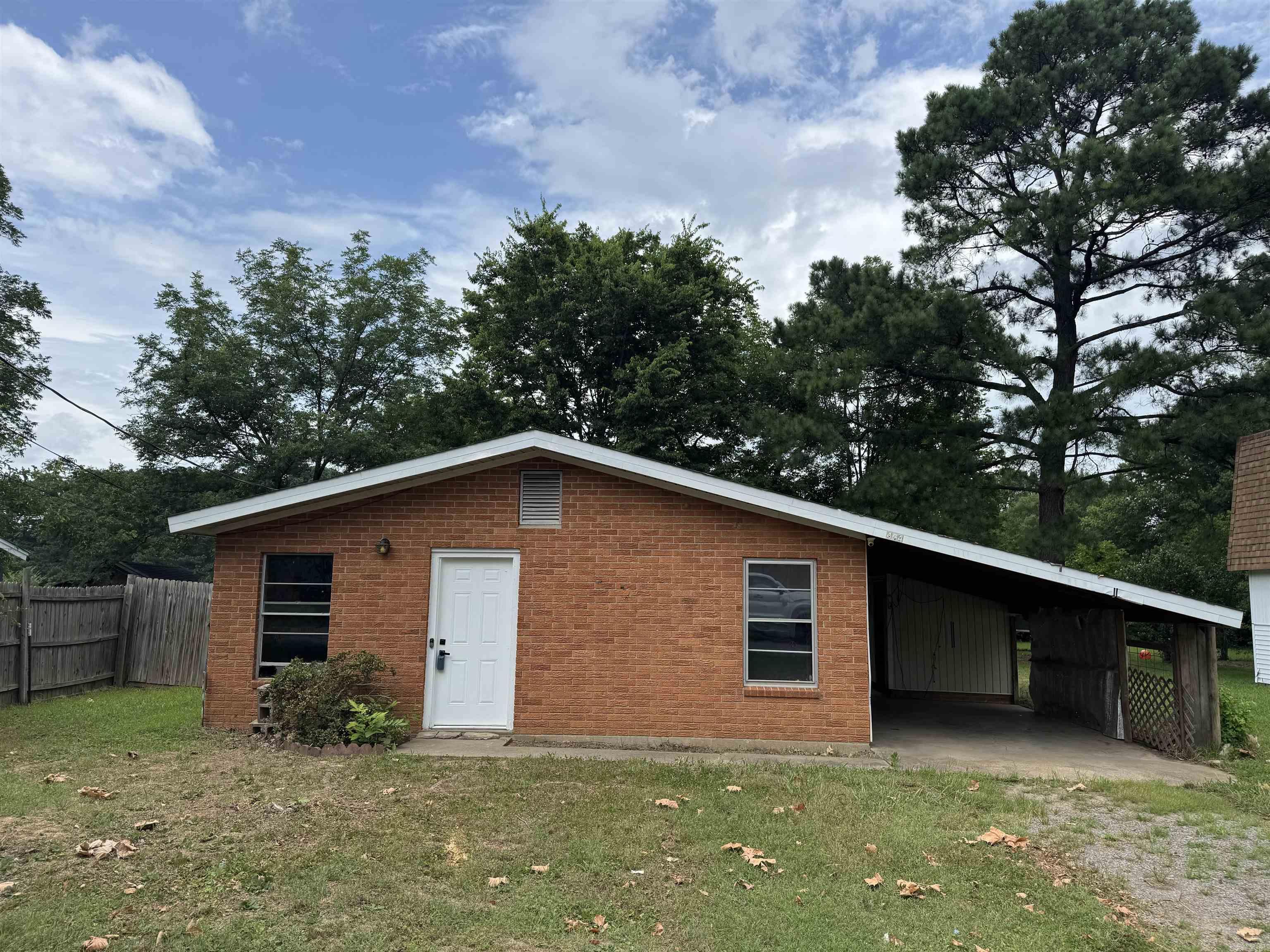Welcome to 404 Reiff Avenue ā a charming 3-bedroom, 1-bathroom home located right in the heart of Searcy! This home offers convenience, comfort, and value all in one with it's new luxury vinyl plank flooring on a slab foundation. Whether you're a first-time buyer or looking to downsize, this property has everything you need. You'll love the easy access to all that Searcy has to offerāshops, schools, restaurants, and parks are just a short drive away. Inside, the home features a practical layout that makes the most of its space, with cozy bedrooms, a functional bathroom, and a welcoming living area. Donāt miss your chance to own this well-located gem thatās ready for its next chapter. Square footage is approximate; please measure for accuracy. Agents see remarks. Professional pictures coming soon.