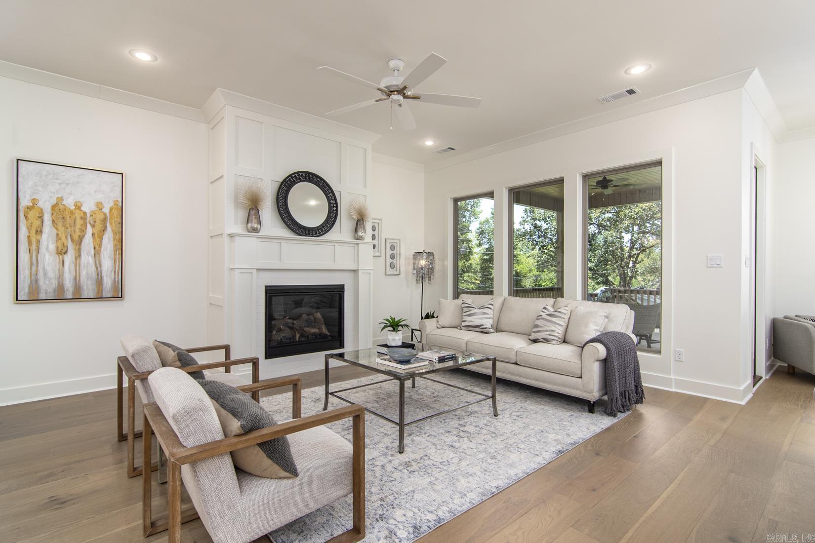 HOLLYWOOD - Residential