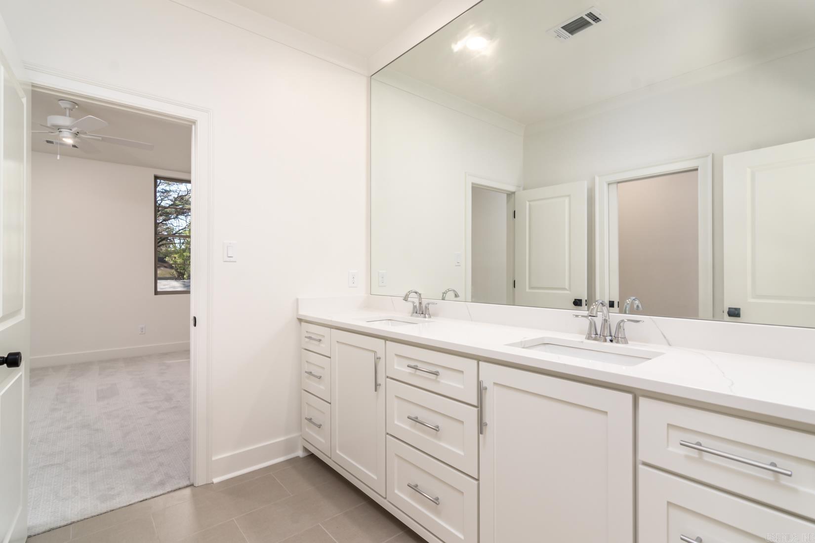 HOLLYWOOD - Residential