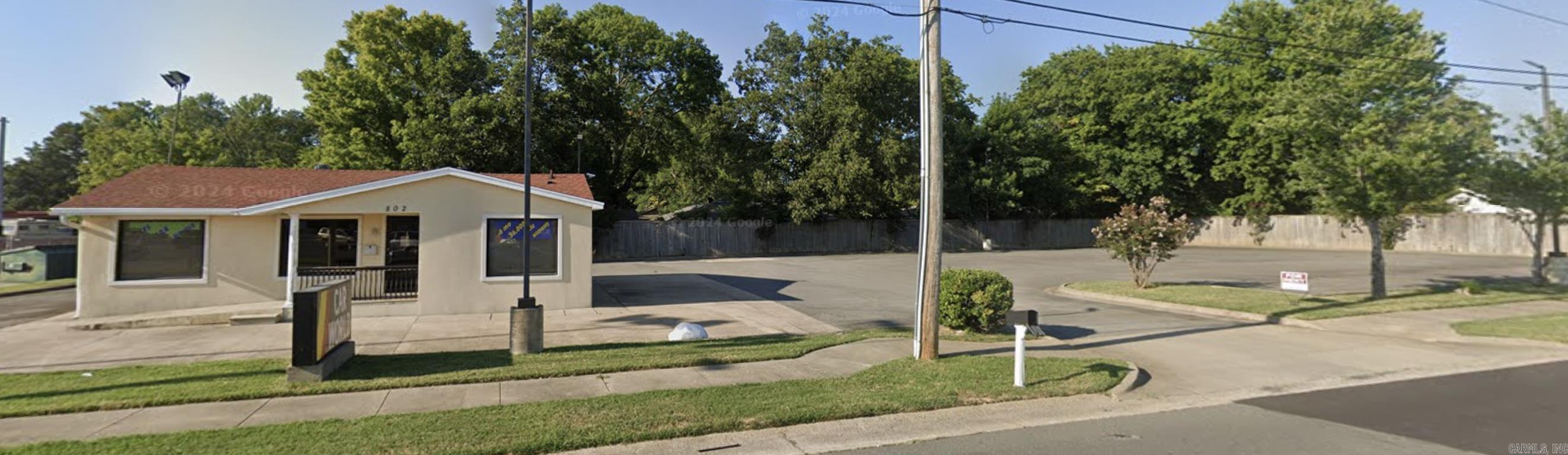 Looking for a high-visibility location to bring your next project to life? This prime lot on Harkrider Street offers 26,000 vehicles per day in traffic exposure, making it an exceptional spot for investors and developers. With flexible zoning, the possibilities are endless: envision a retail strip center with three units, a trendy coffee shop, or a popular chain restaurant to serve the needs of Conway’s growing community. This property is located just half a mile from over 1,500 residential apartments. It’s also the local shortcut to Conway Commons, ensuring steady traffic flow from both commuters and residents. Plus, it’s conveniently near the Conway Community Center, adding even more value to this thriving area. Conway is growing, and this lot is your opportunity to grow with it. Whether you're planning to build a retail hub, a dining destination, or a community-driven space, this location offers everything you need to succeed.