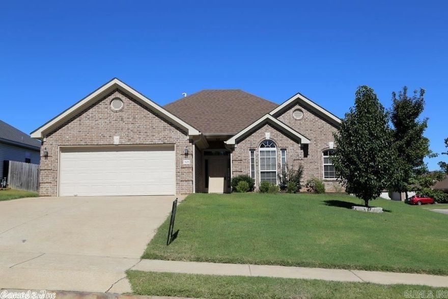 Wonderful 3 bedroom 2 bath home in Briarwood Subdivision. Living area has wood flooring and bedrooms have carpet. Nice open floor plan with gas log fireplace in the living room opening into the kitchen/dining area. Master has whirlpool tub, seperate shower, and his/her walk in closet. Bonus is the sunroom that could be a formal dining room, office, or playroom.