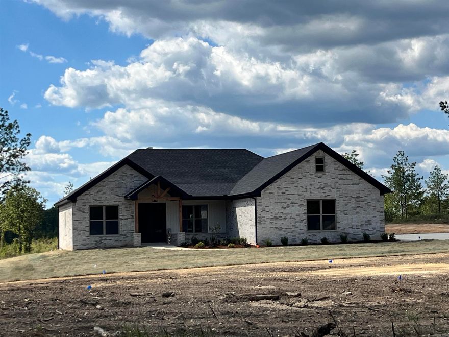 Great 3 bed 2 bath on 1.77 acres. Large pantry and bedrooms are nice with large living area.Kitchen has beautiful quartz counter tops