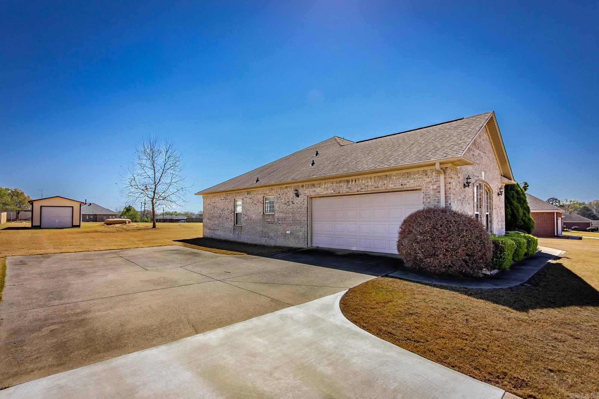 TRIPLE J ESTATES - Residential