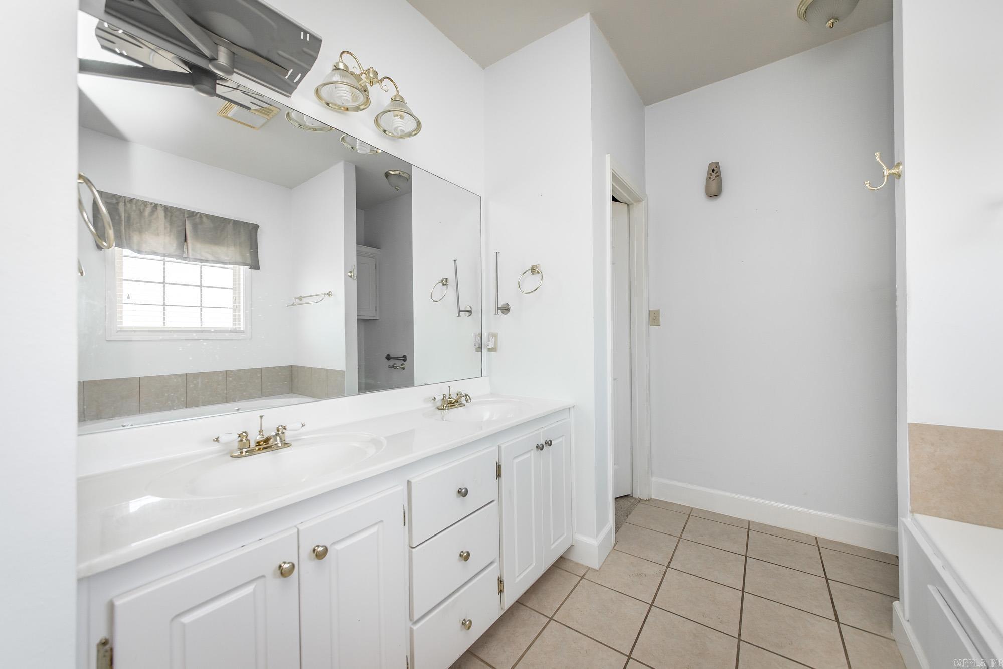 TRIPLE J ESTATES - Residential