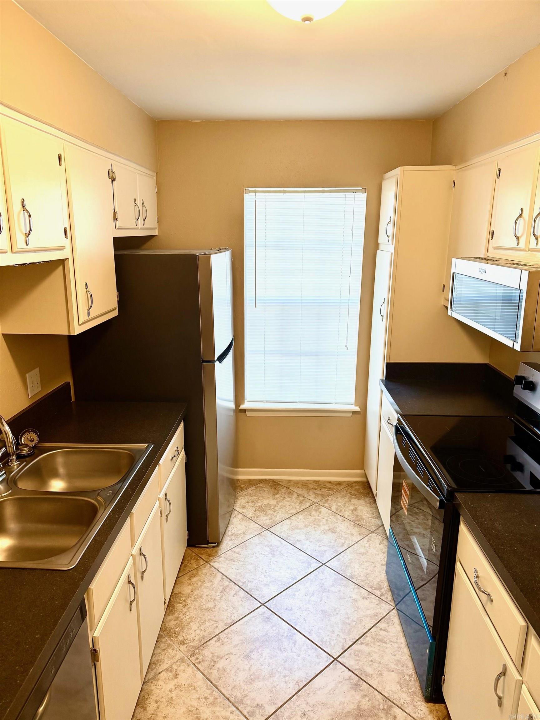 Desoto Courts Townhouse - Residential