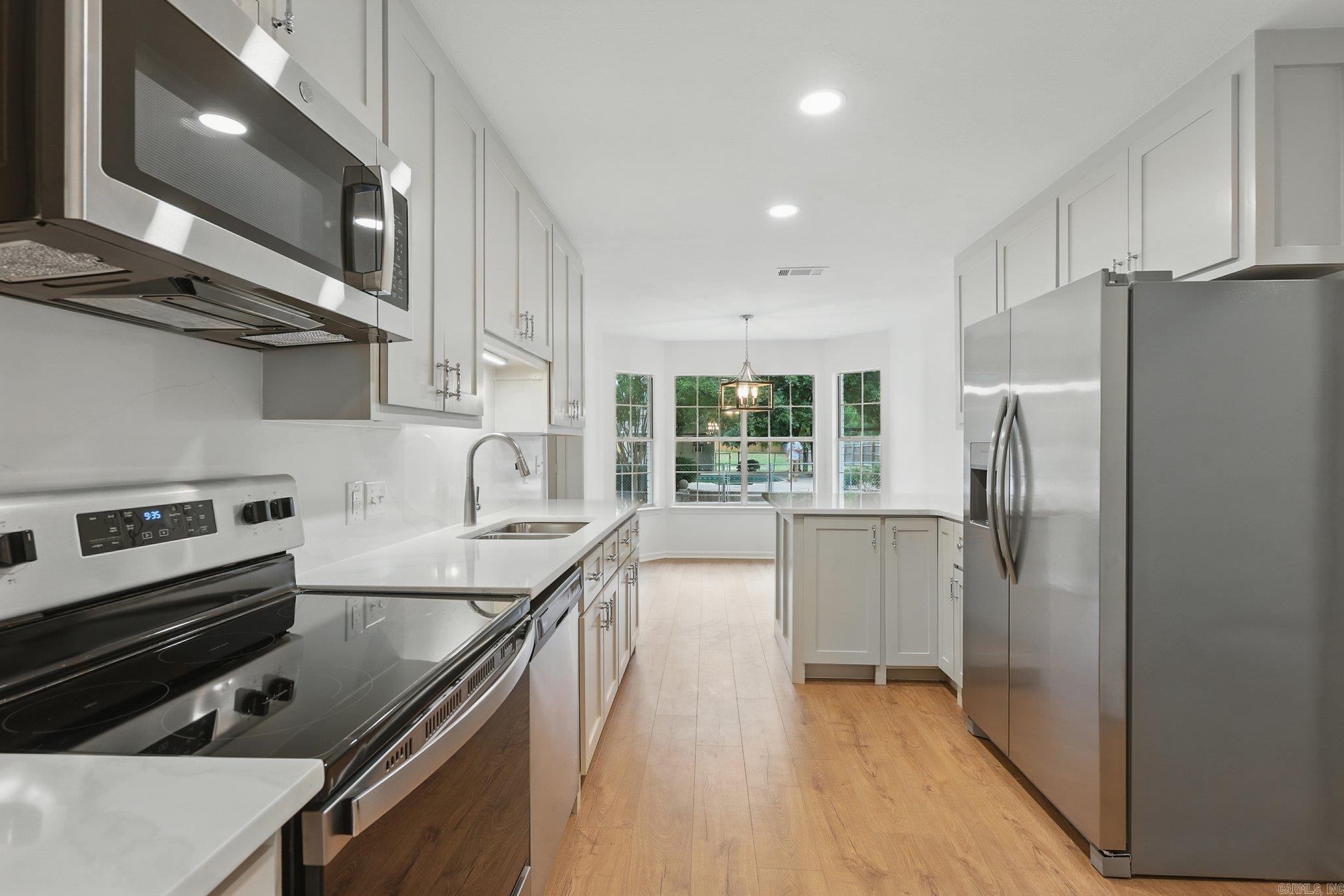 GOLDEN MEADOWS - Residential