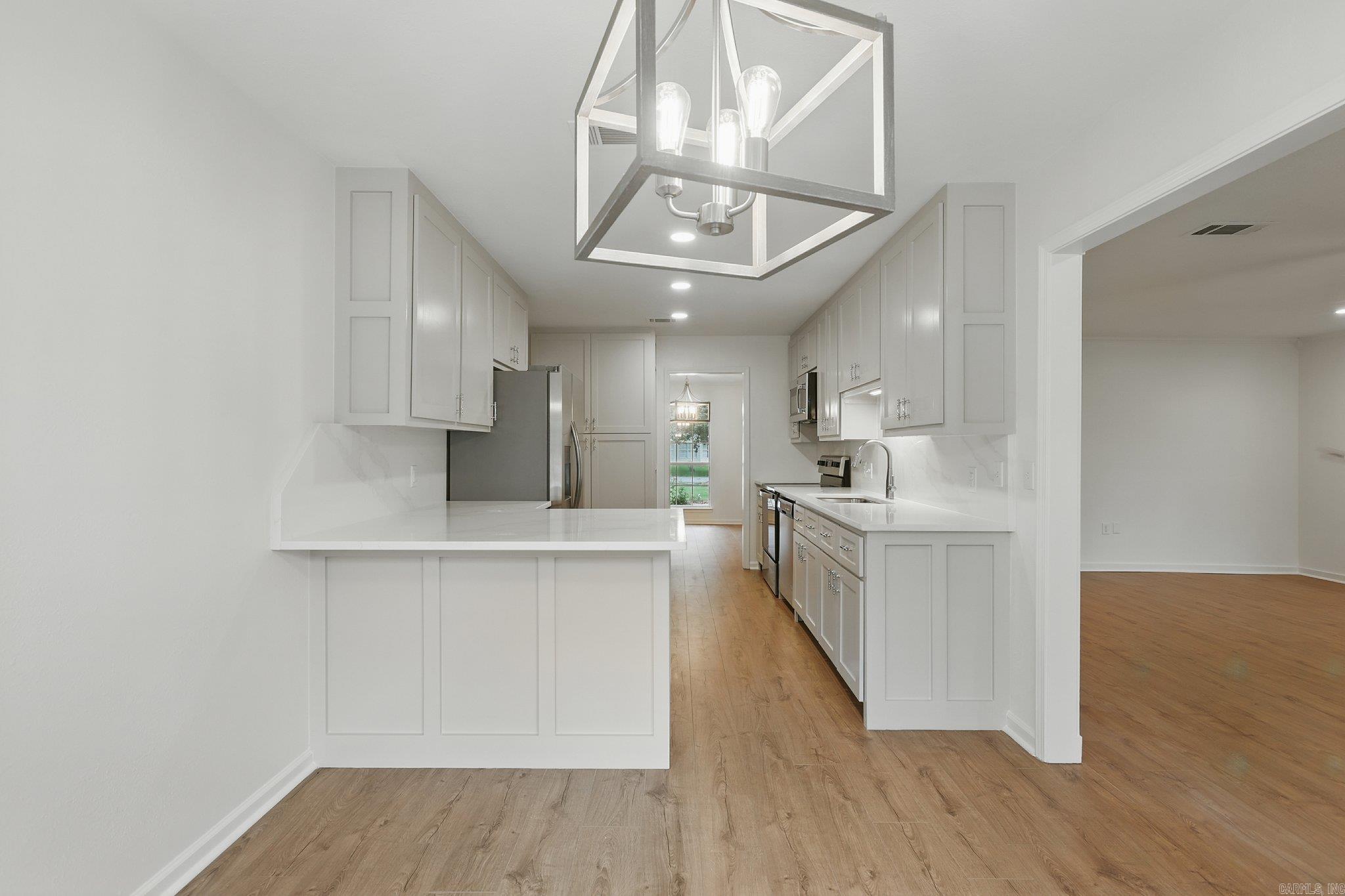 GOLDEN MEADOWS - Residential