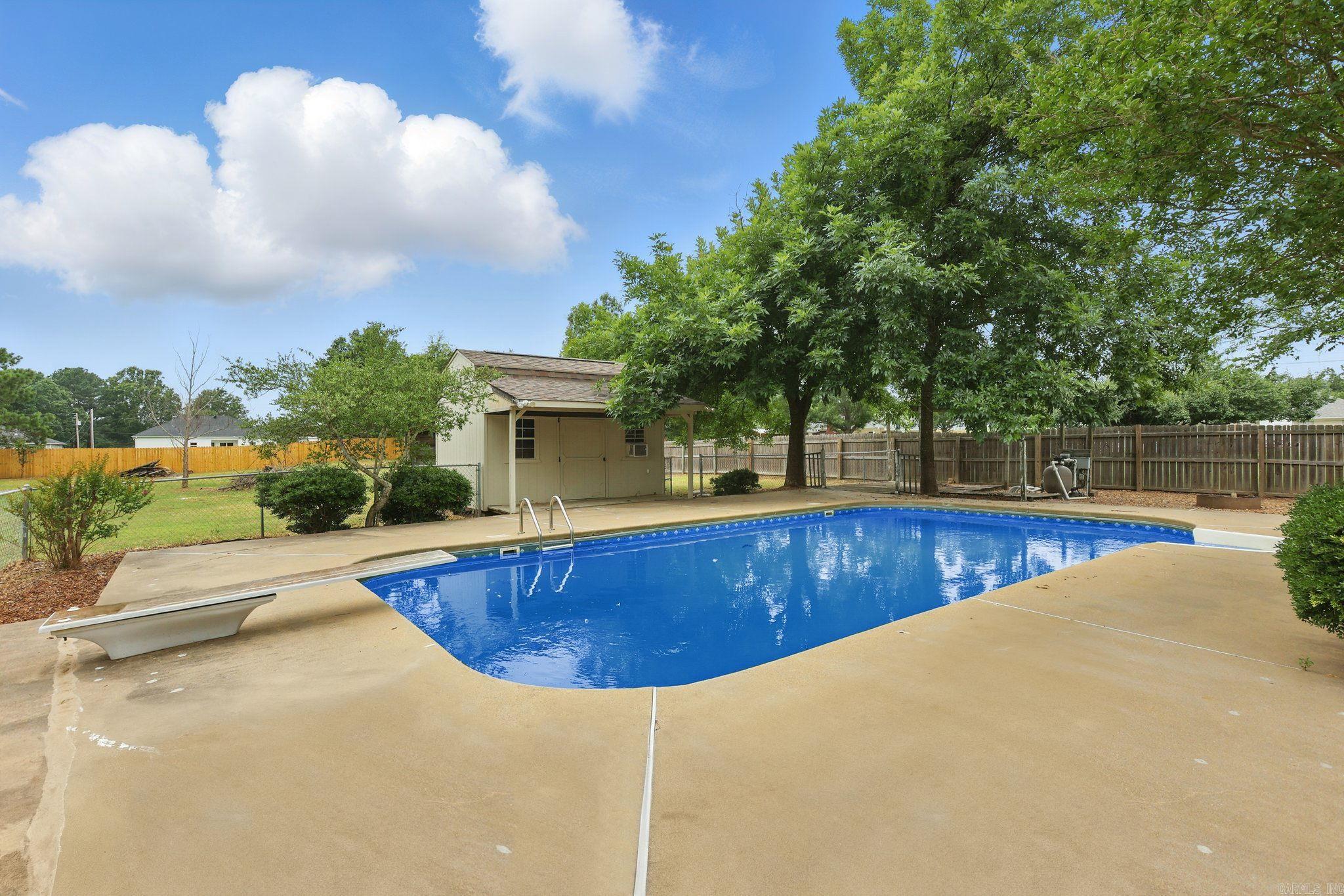 GOLDEN MEADOWS - Residential
