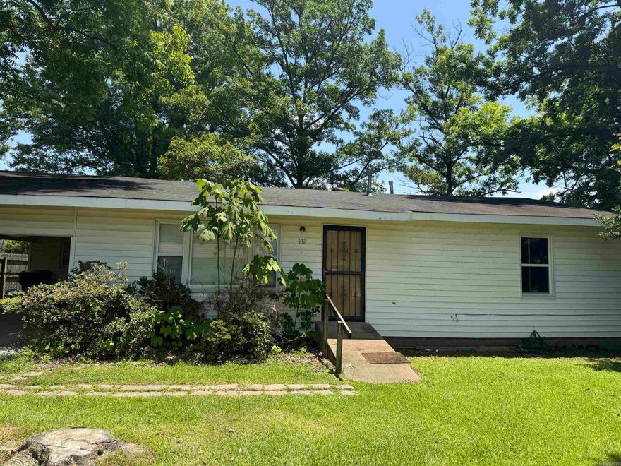 This 3 bedroom 2 bathroom home in Helena, AR is waiting for you!