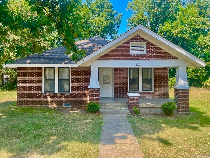 Rental property opportunity in Old Town Conway! This charming three-bedroom, one-bathroom home is ideally located just blocks from Hendrix College and downtown area, offering easy access to shops, dining, and local attractions. Agents please see remarks!