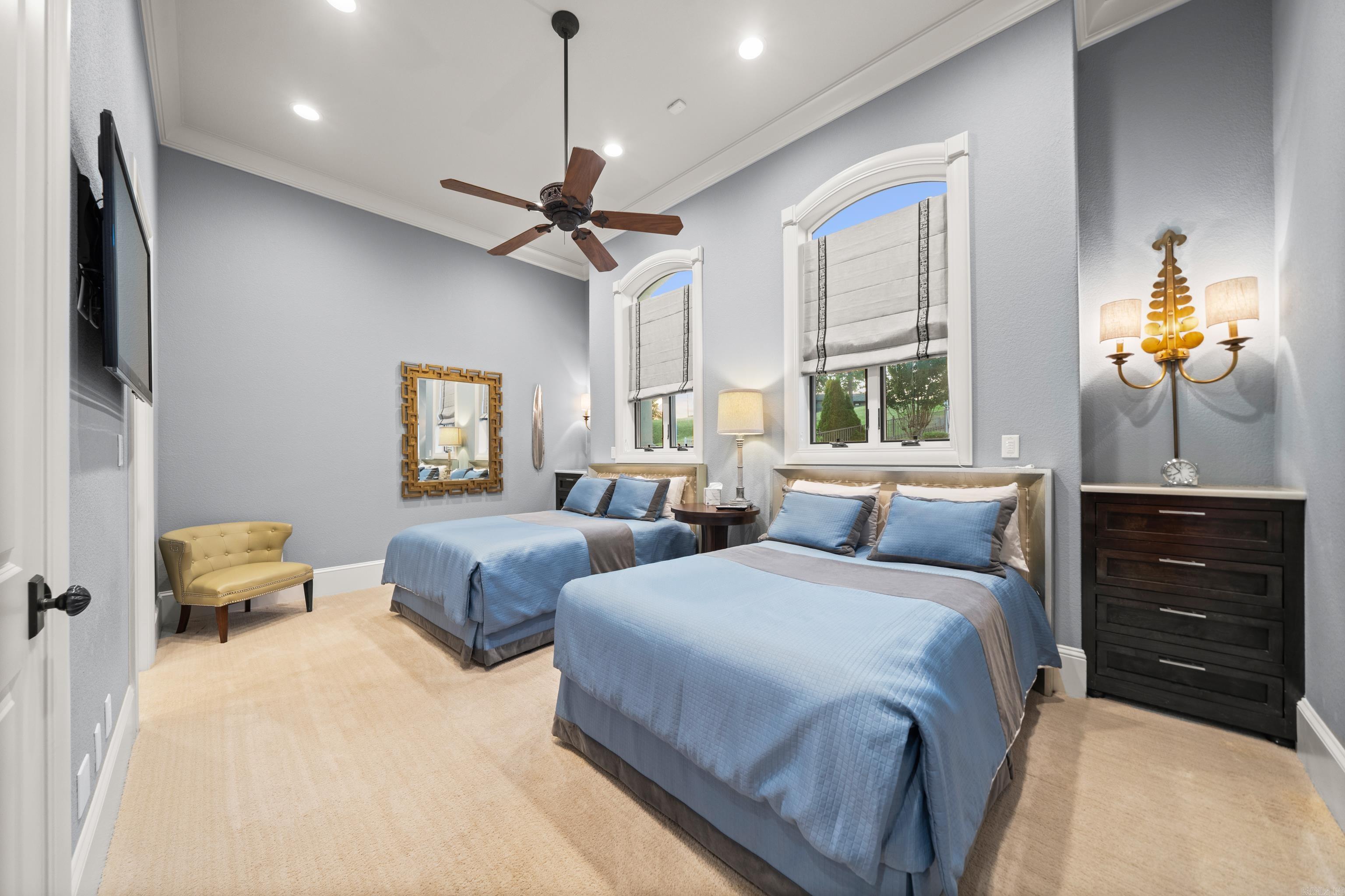 LAKEVIEW COURTS - Residential