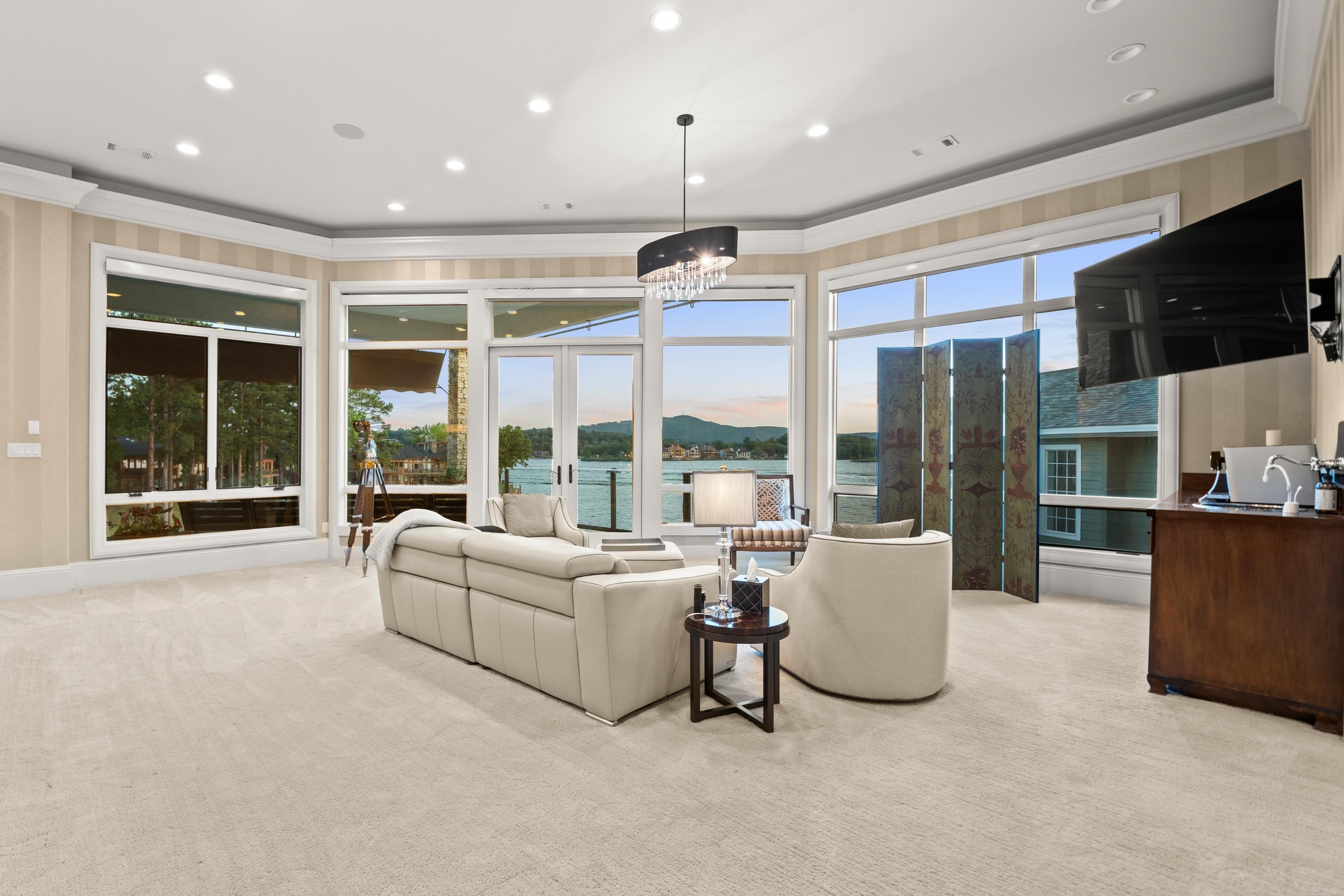 LAKEVIEW COURTS - Residential