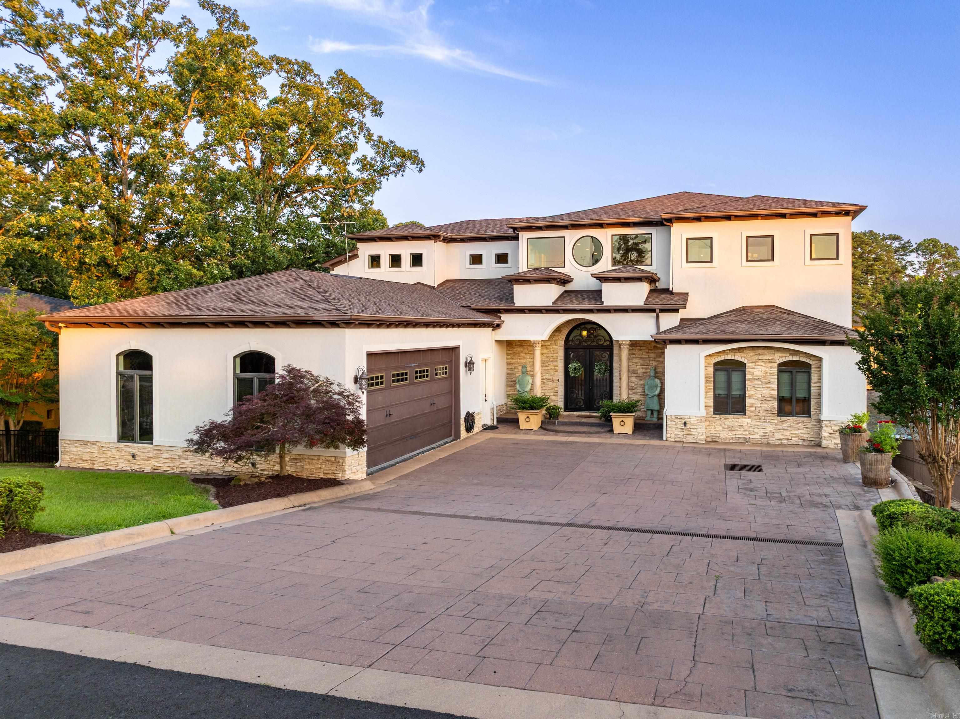 LAKEVIEW COURTS - Residential